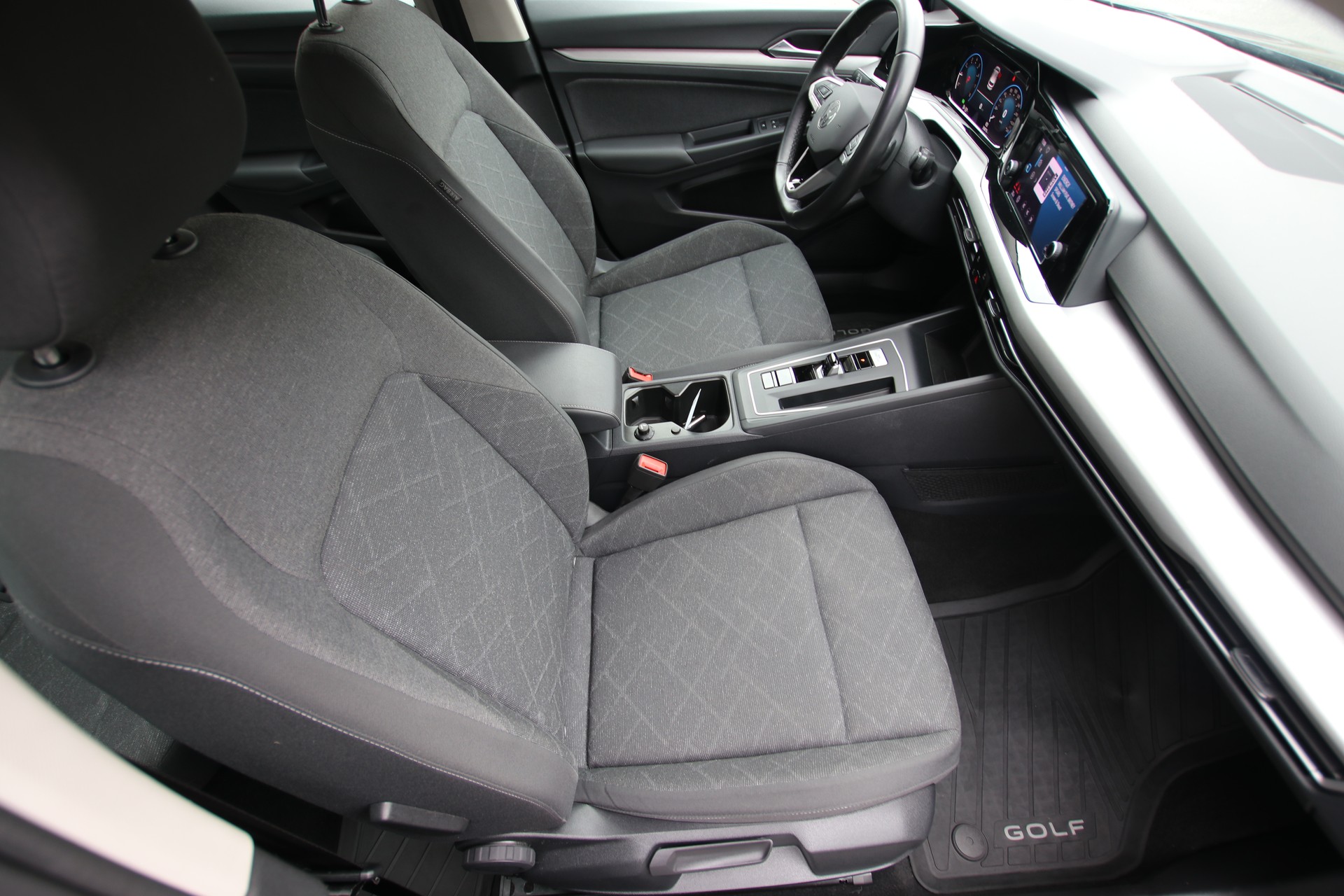 VW Golf 1.0 eTSI mHEV ACTLife DSG-image-12