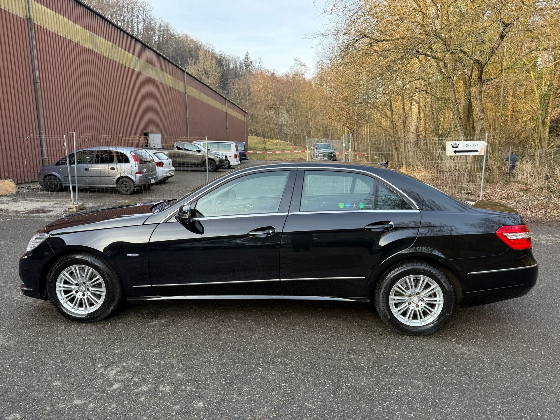 MERCEDES-BENZ E 350 CGI BlueEfficiency 7G-Tronic-image-3