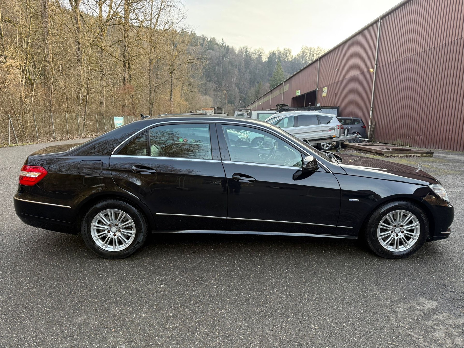 MERCEDES-BENZ E 350 CGI BlueEfficiency 7G-Tronic-image-2
