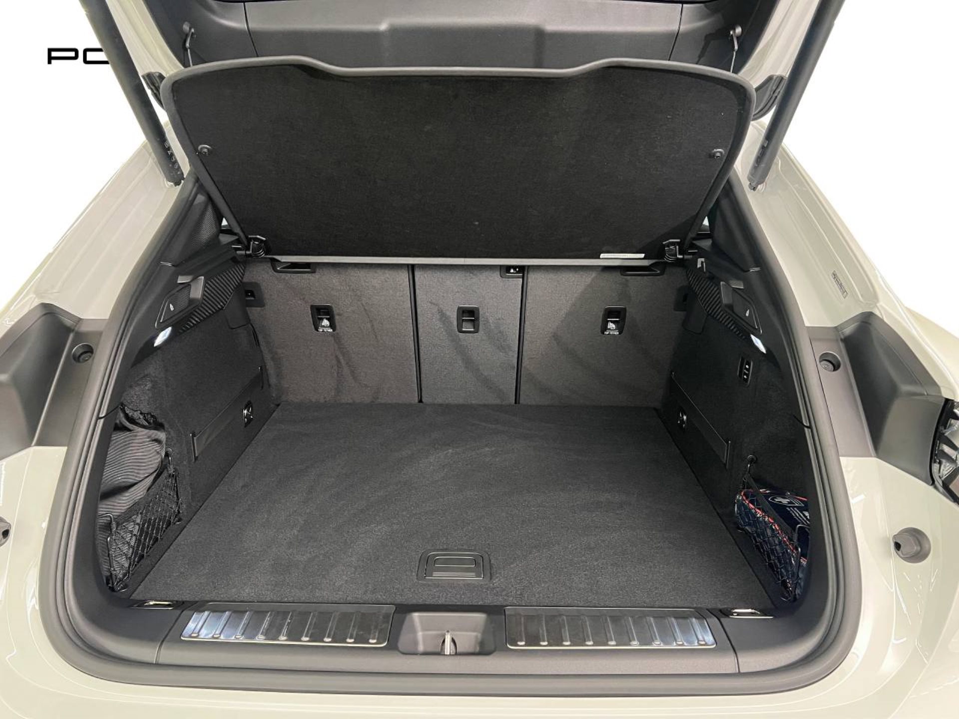PORSCHE Macan Turbo-image-13