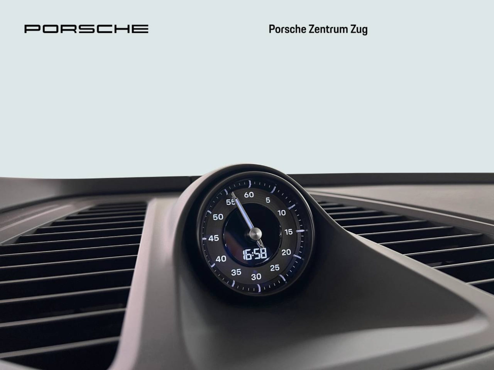 PORSCHE Macan Turbo-image-25