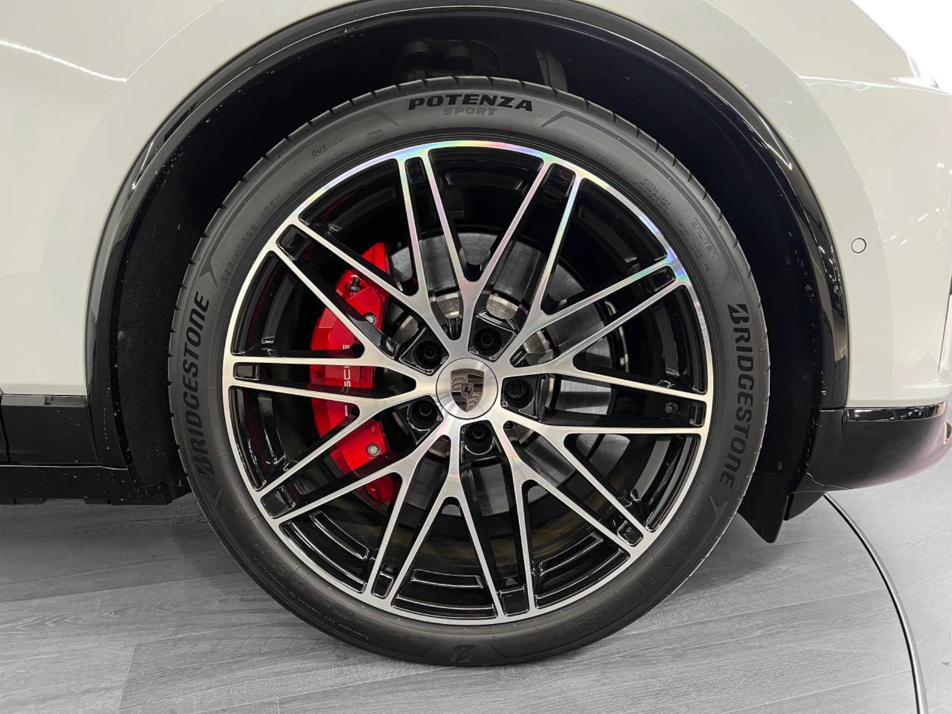 PORSCHE Macan Turbo-image-10