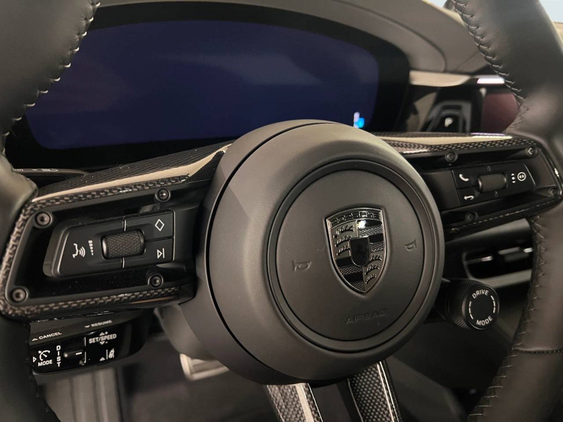 PORSCHE Macan Turbo-image-15