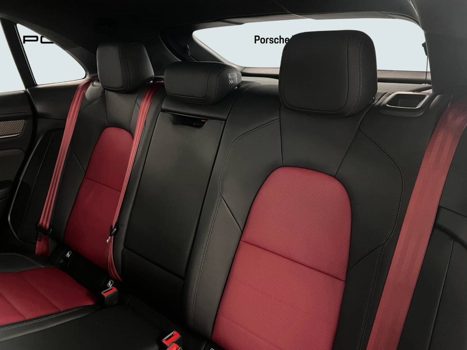 PORSCHE Macan Turbo-image-21