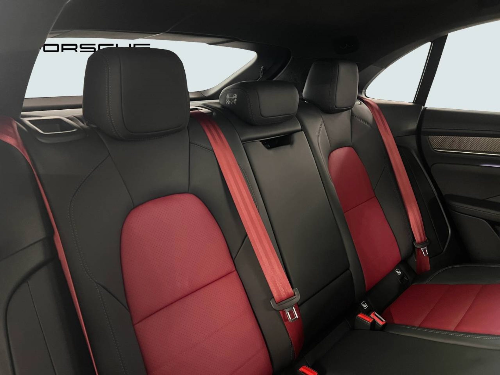 PORSCHE Macan Turbo-image-22