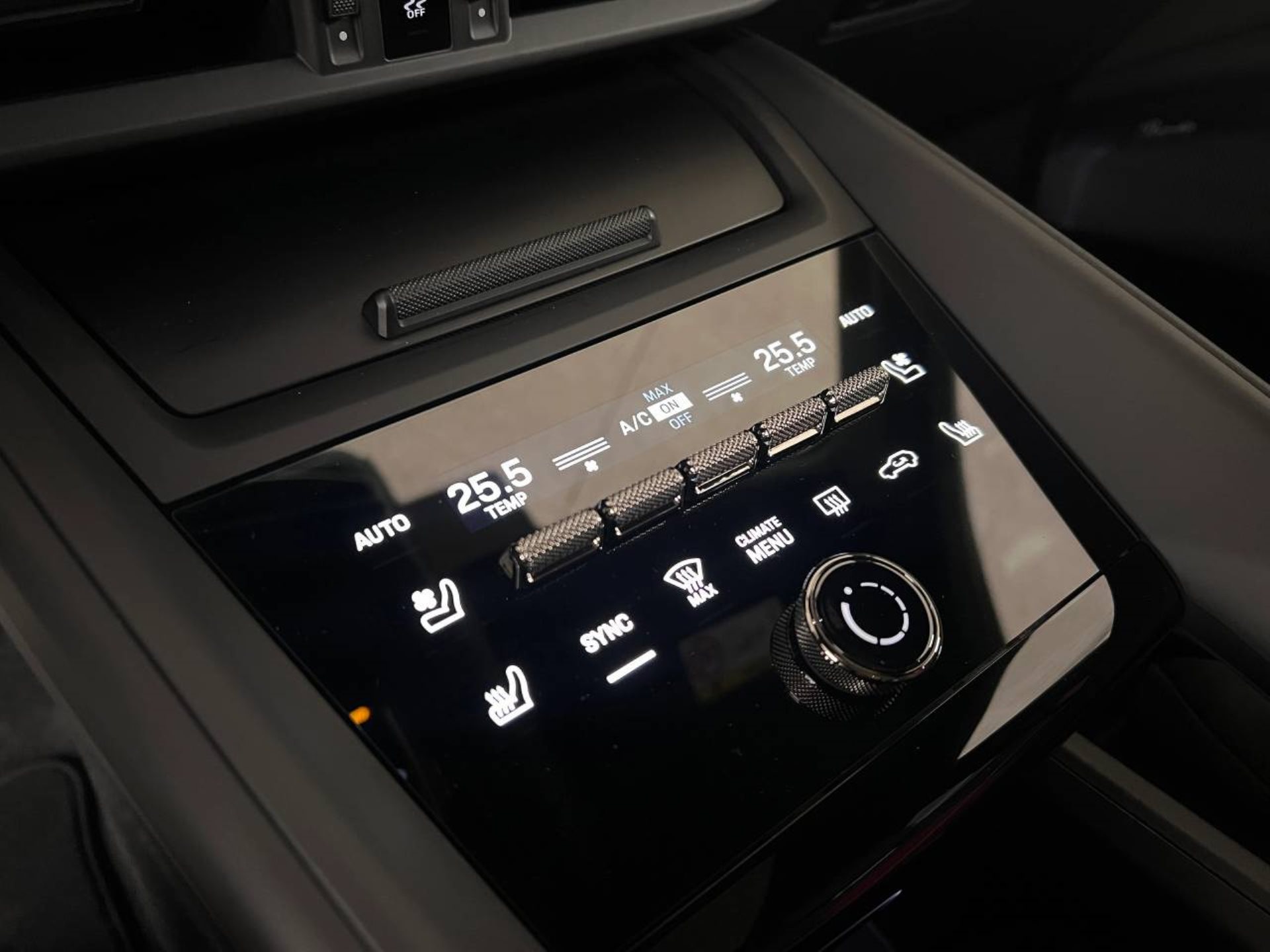 PORSCHE Macan Turbo-image-31