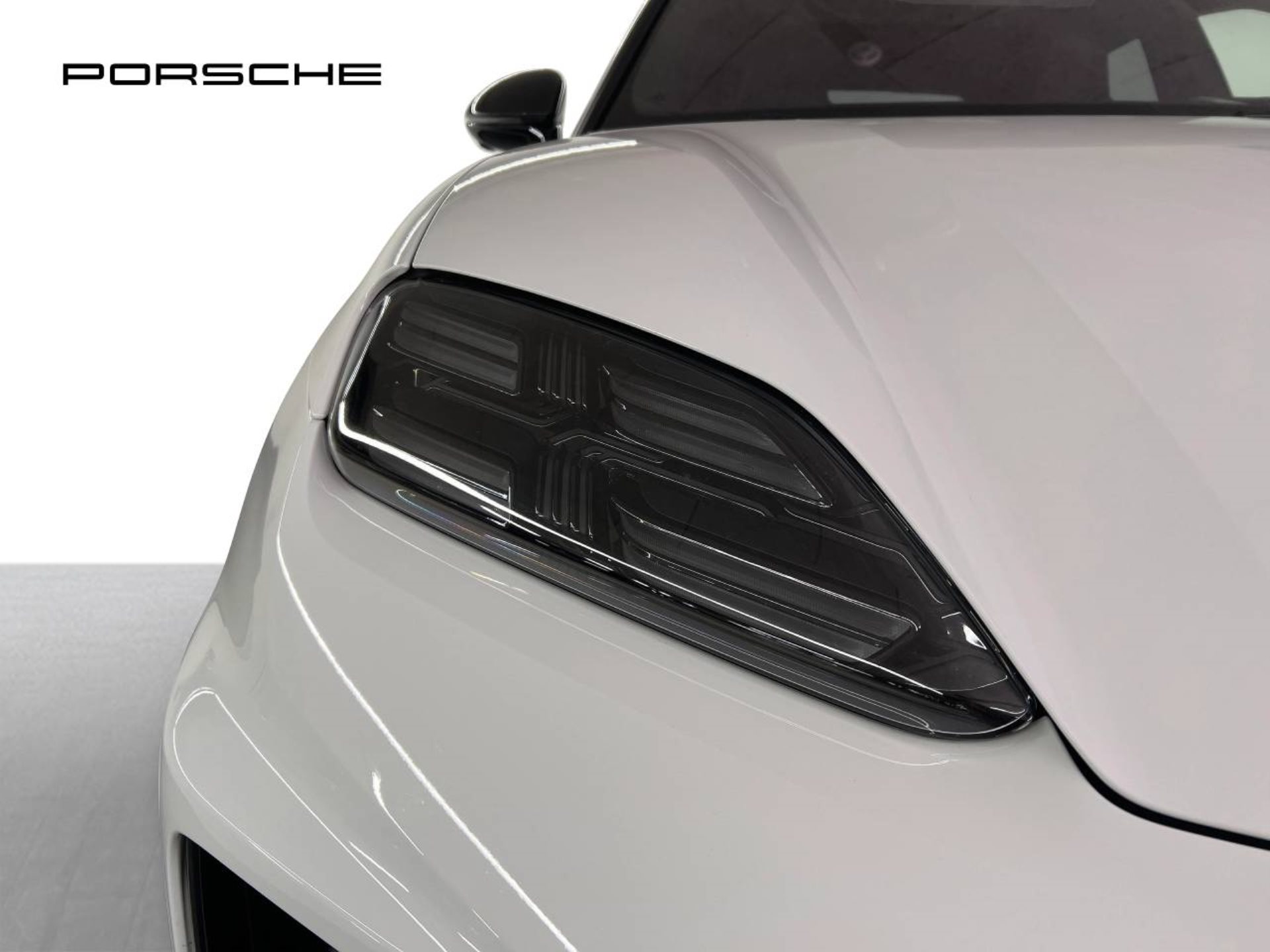 PORSCHE Macan Turbo-image-11