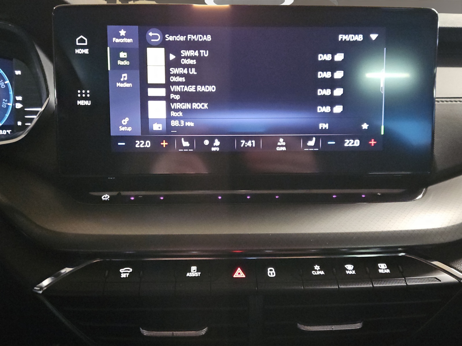 SKODA Octavia Combi 2.0 TDI DSG Ambition 4x4-image-15