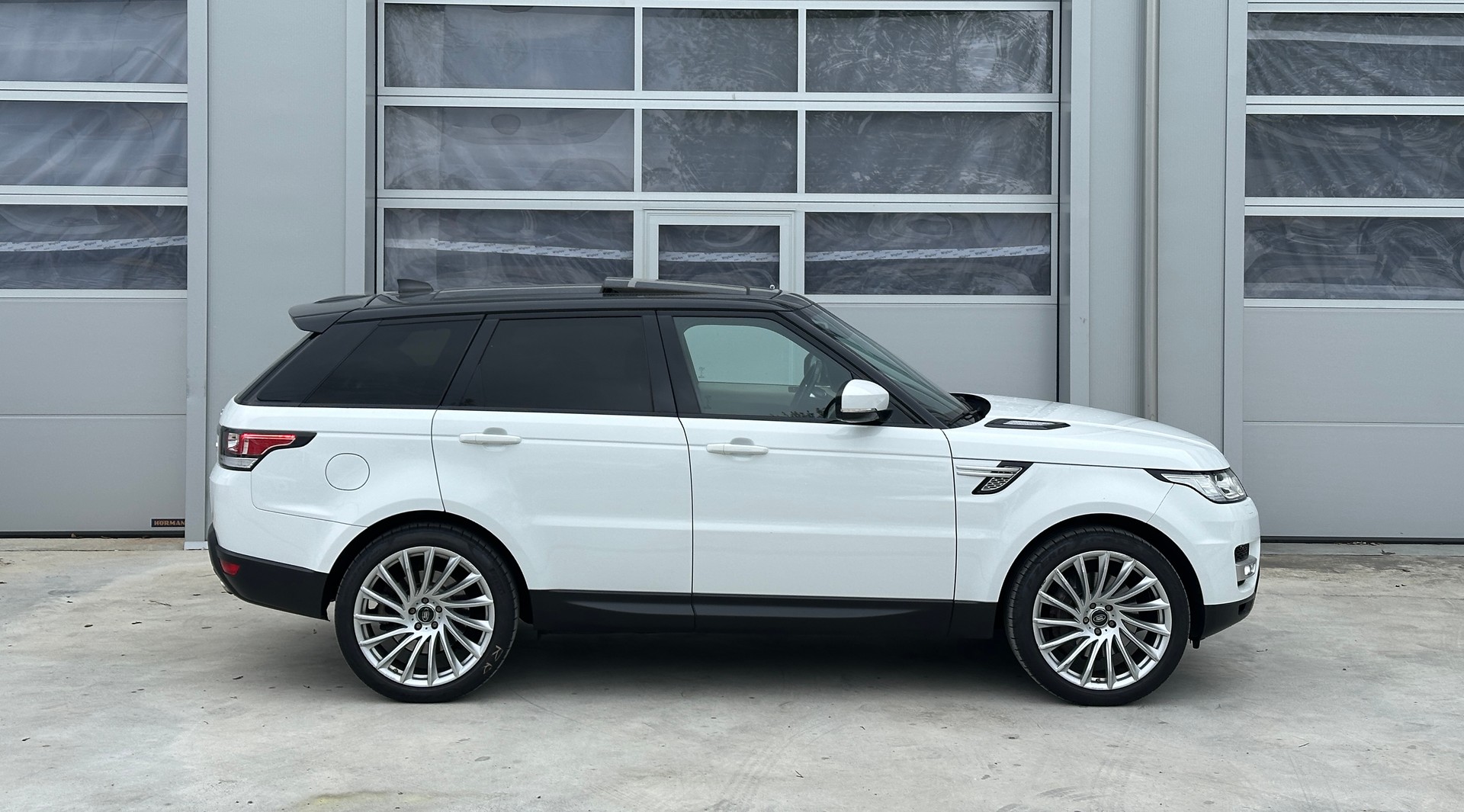 LAND ROVER Range Rover Sport 3.0 SDV6 HSE Automatic-image-1