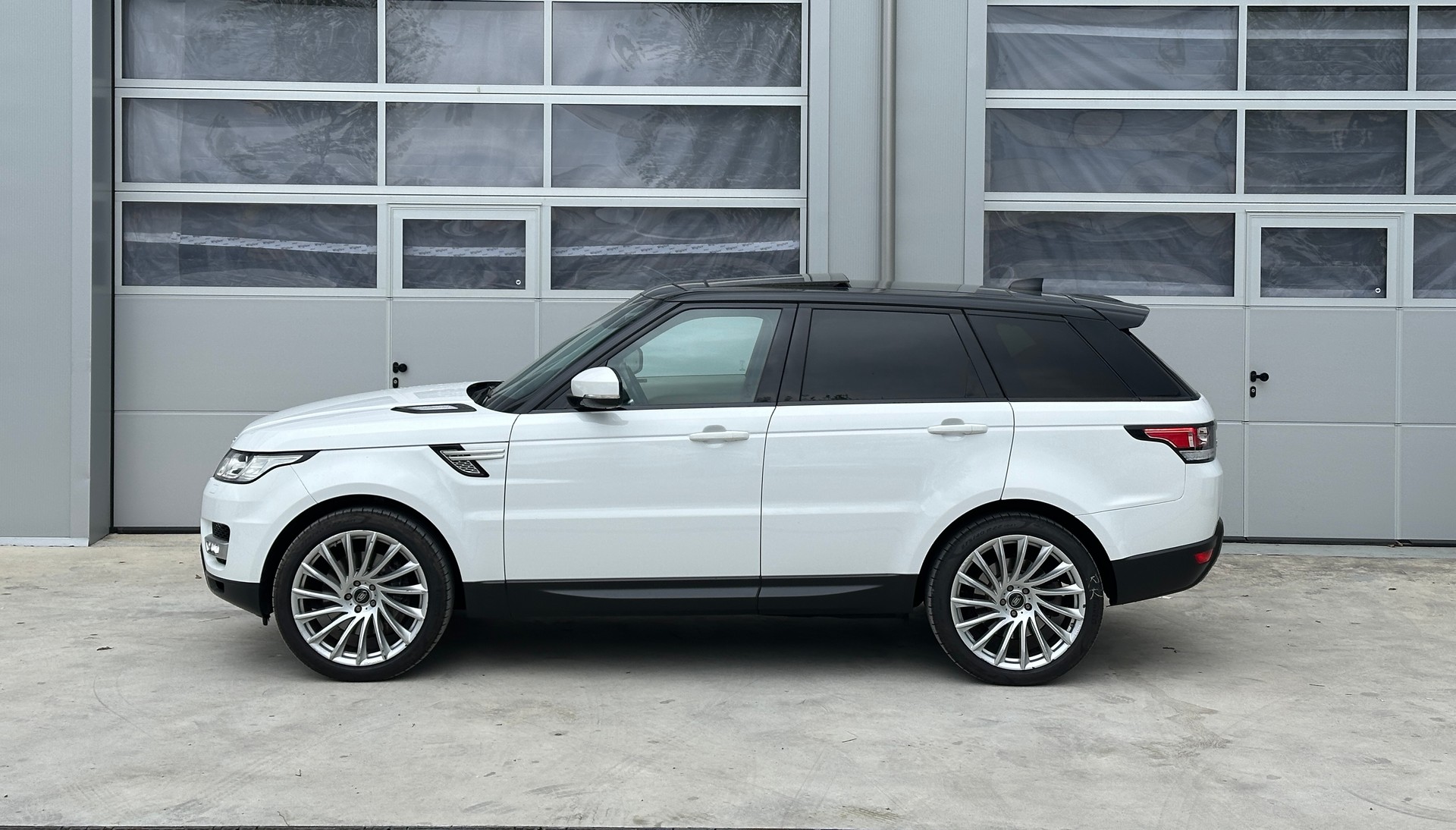 LAND ROVER Range Rover Sport 3.0 SDV6 HSE Automatic-image-2