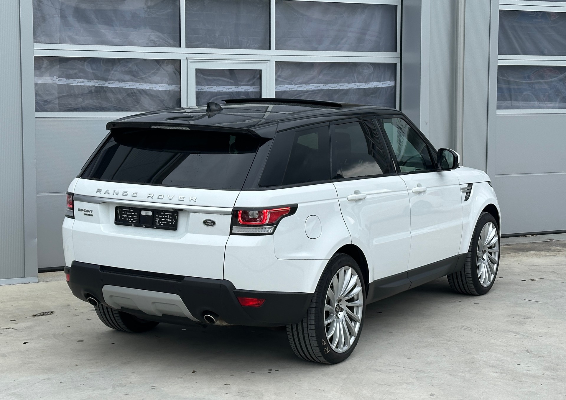 LAND ROVER Range Rover Sport 3.0 SDV6 HSE Automatic-image-3