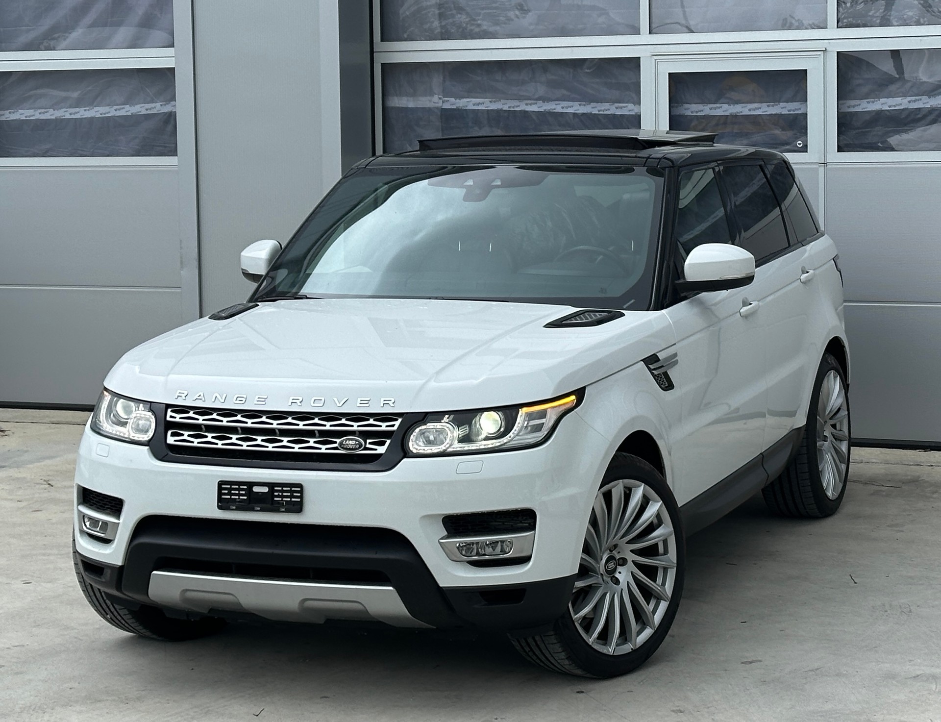 LAND ROVER Range Rover Sport 3.0 SDV6 HSE Automatic-image-6