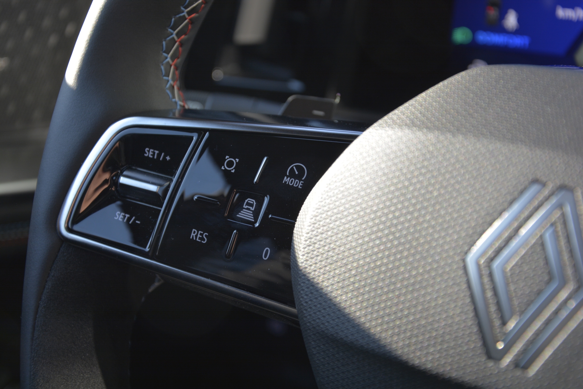 RENAULT RAFALE HYBRID E-TECH Atelier Alpine E-Tech 4x4 300PS plug-in-image-12