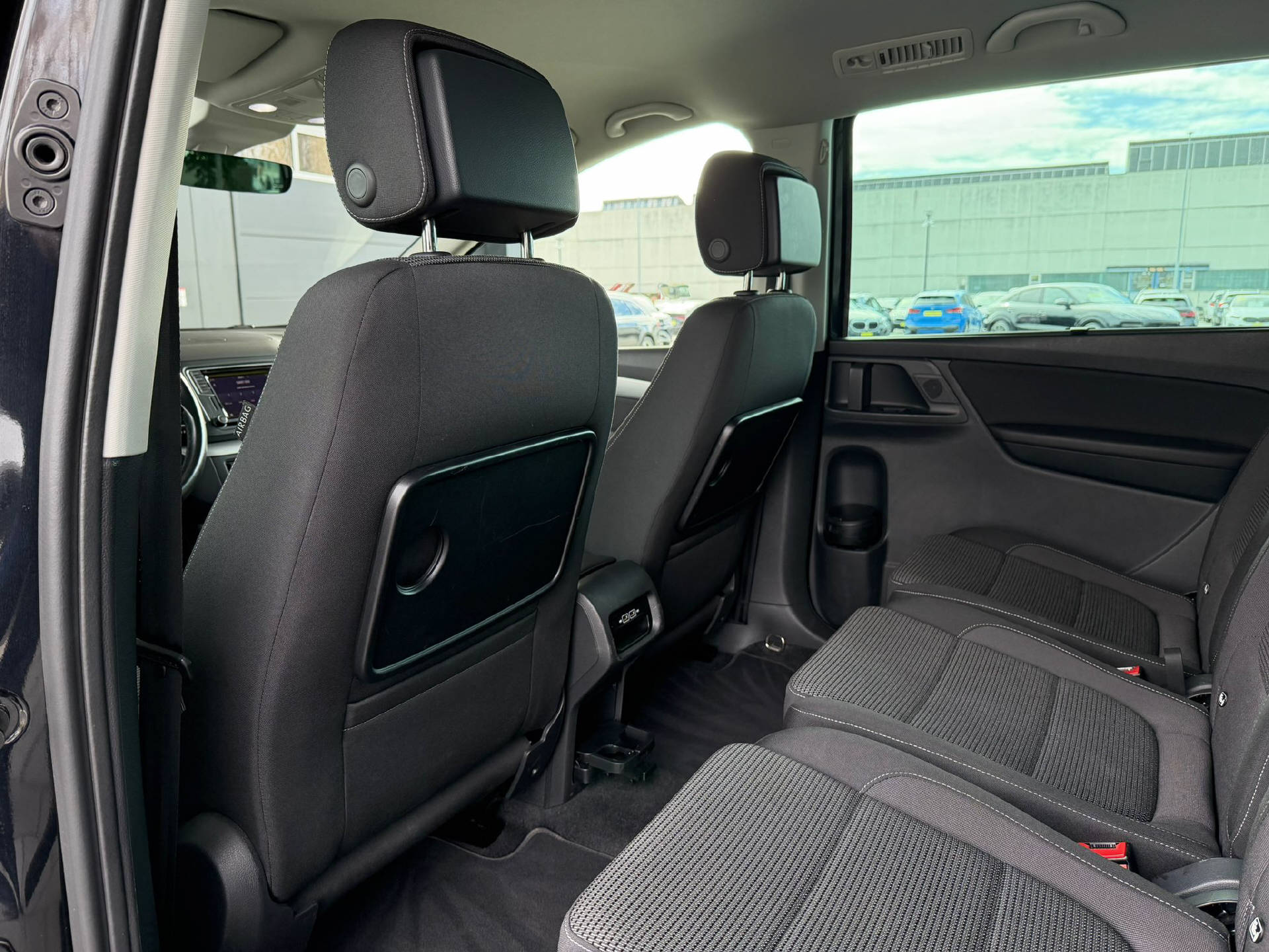 VW Sharan 2.0 TDI SCR Comfortline DSG 4m-image-17