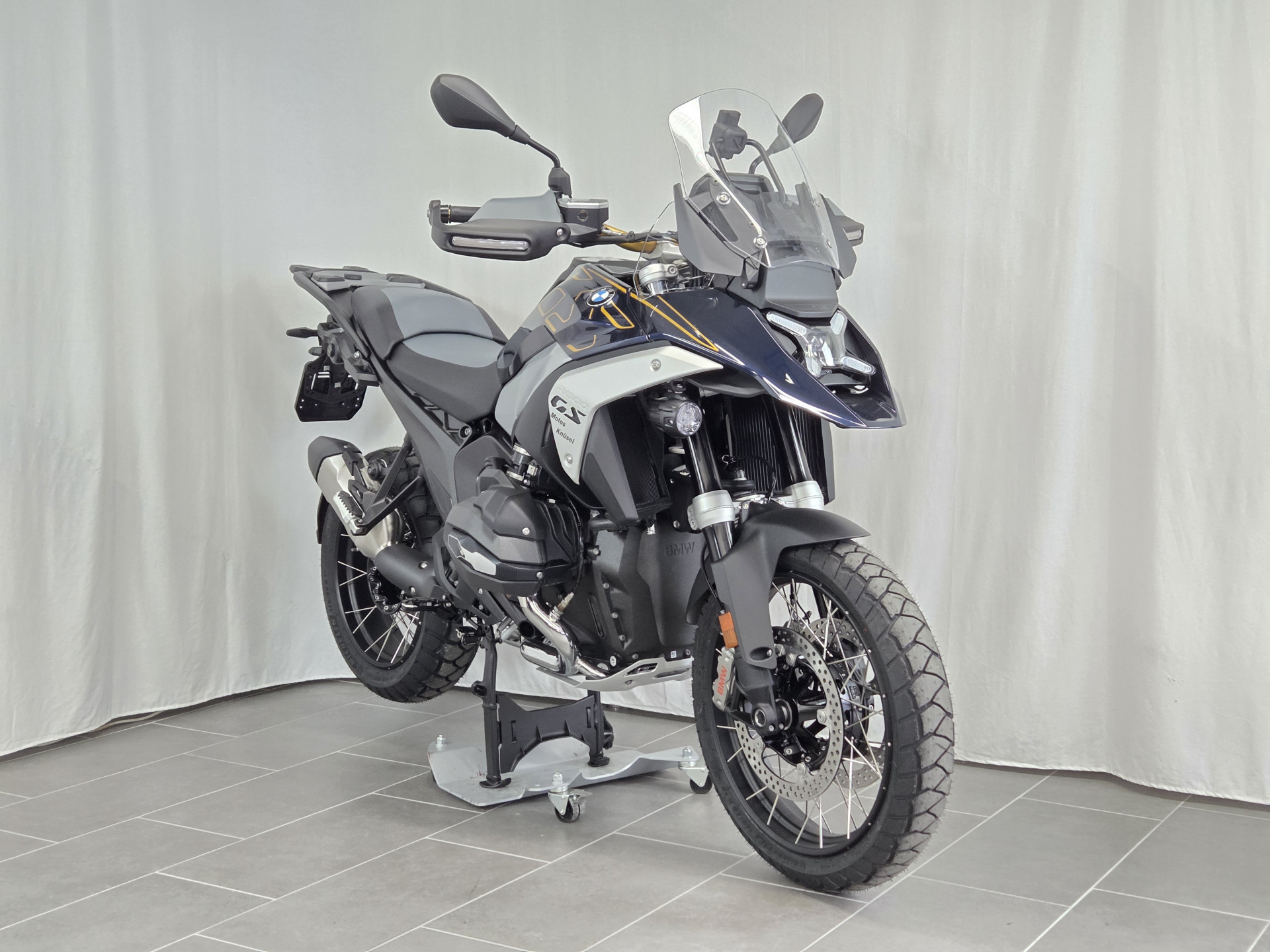 BMW R 1300 GS ASA mit 5 Jahre Garantie für Kaufverträge bis 30.06.26-showroom-element-1