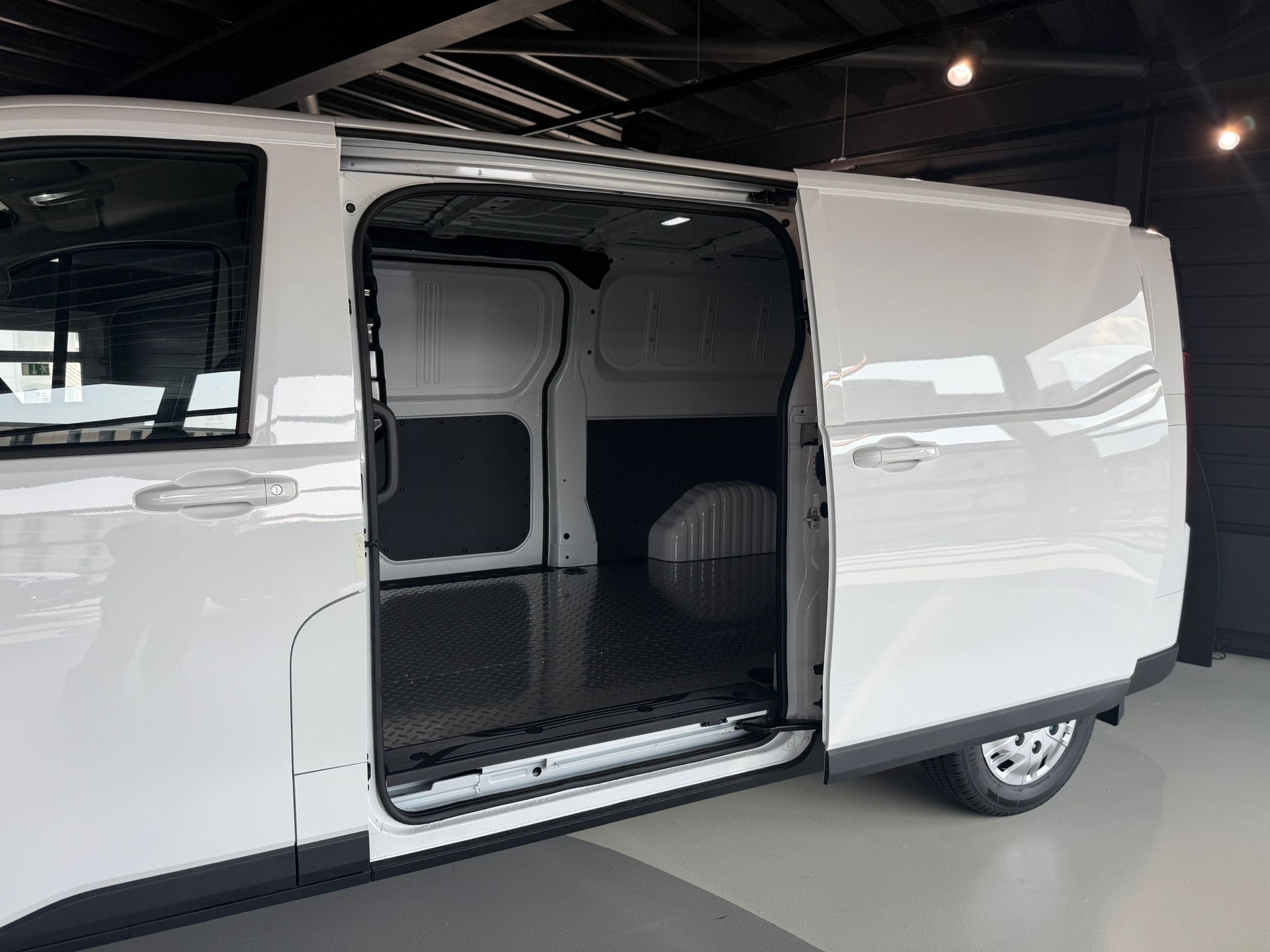 MAXUS Deliver 7 2.0D L2-showroom-element-3
