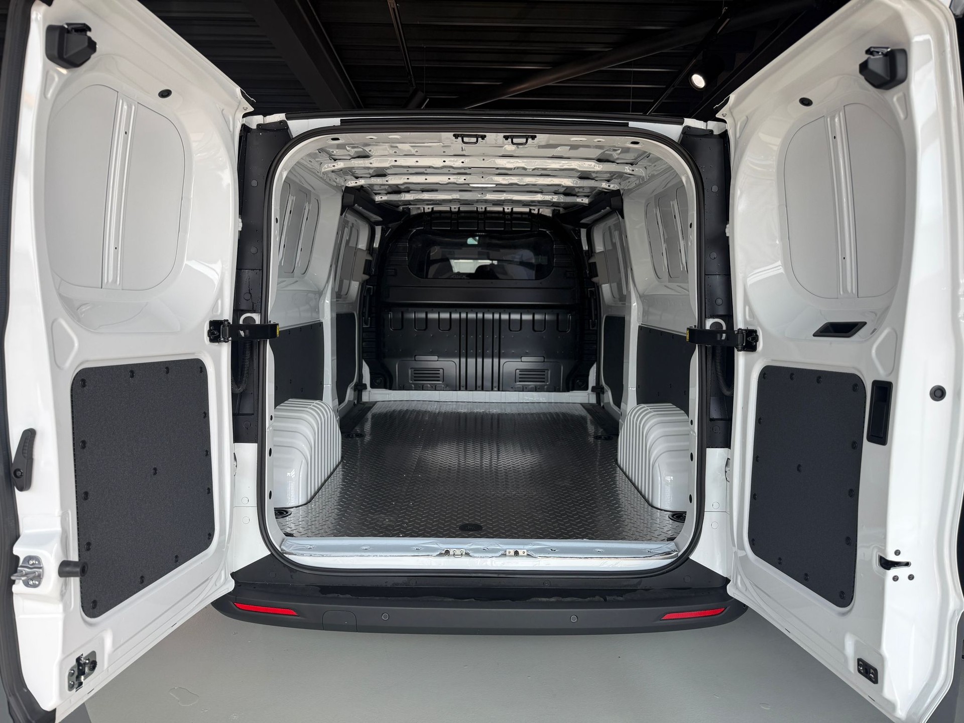 MAXUS Deliver 7 2.0D L2-image-23