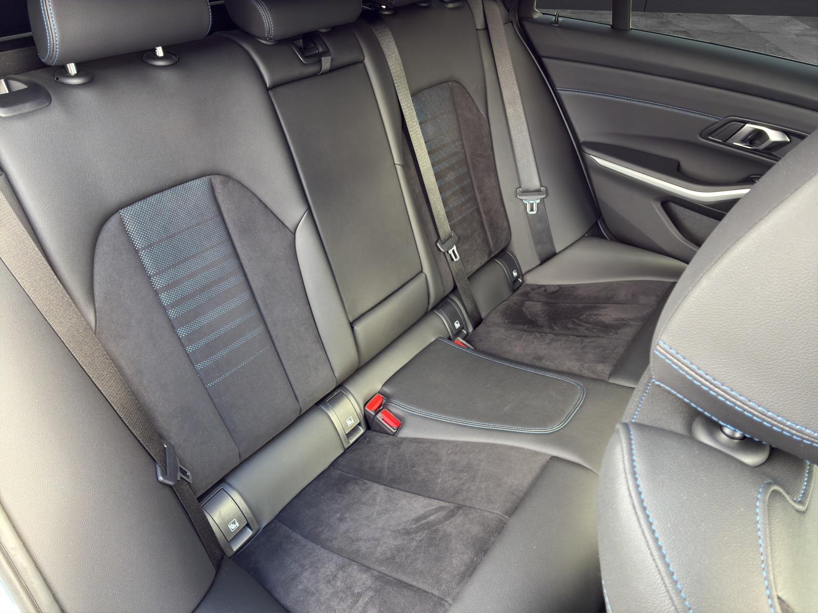 BMW 320d Touring M Sport-image-11
