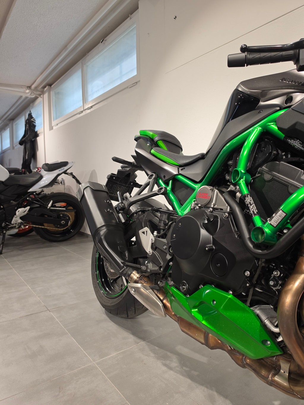 KAWASAKI Z H2-showroom-element-1
