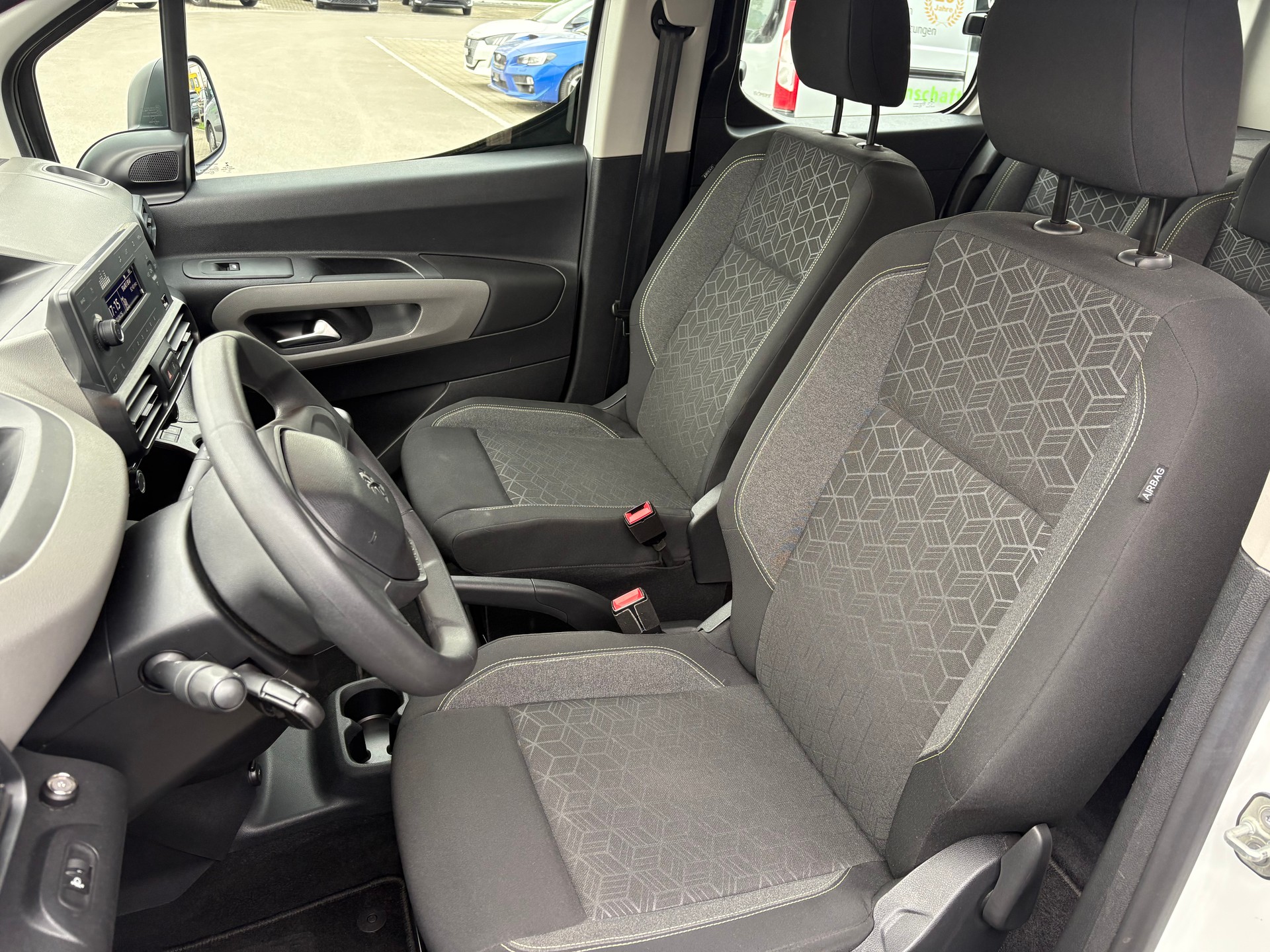 PEUGEOT Rifter 1.2 PureTech Active-image-9