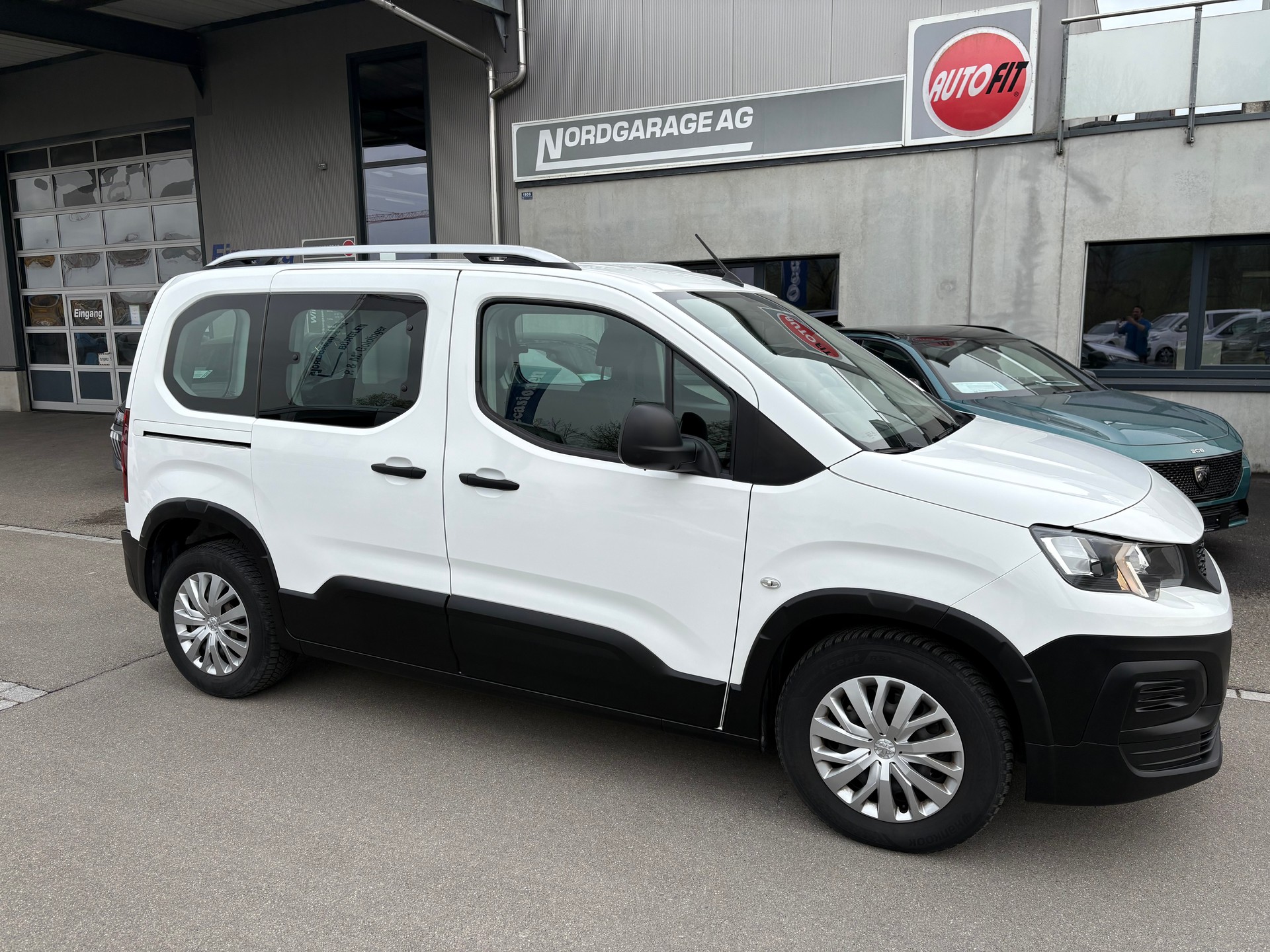 PEUGEOT Rifter 1.2 PureTech Active-image-1