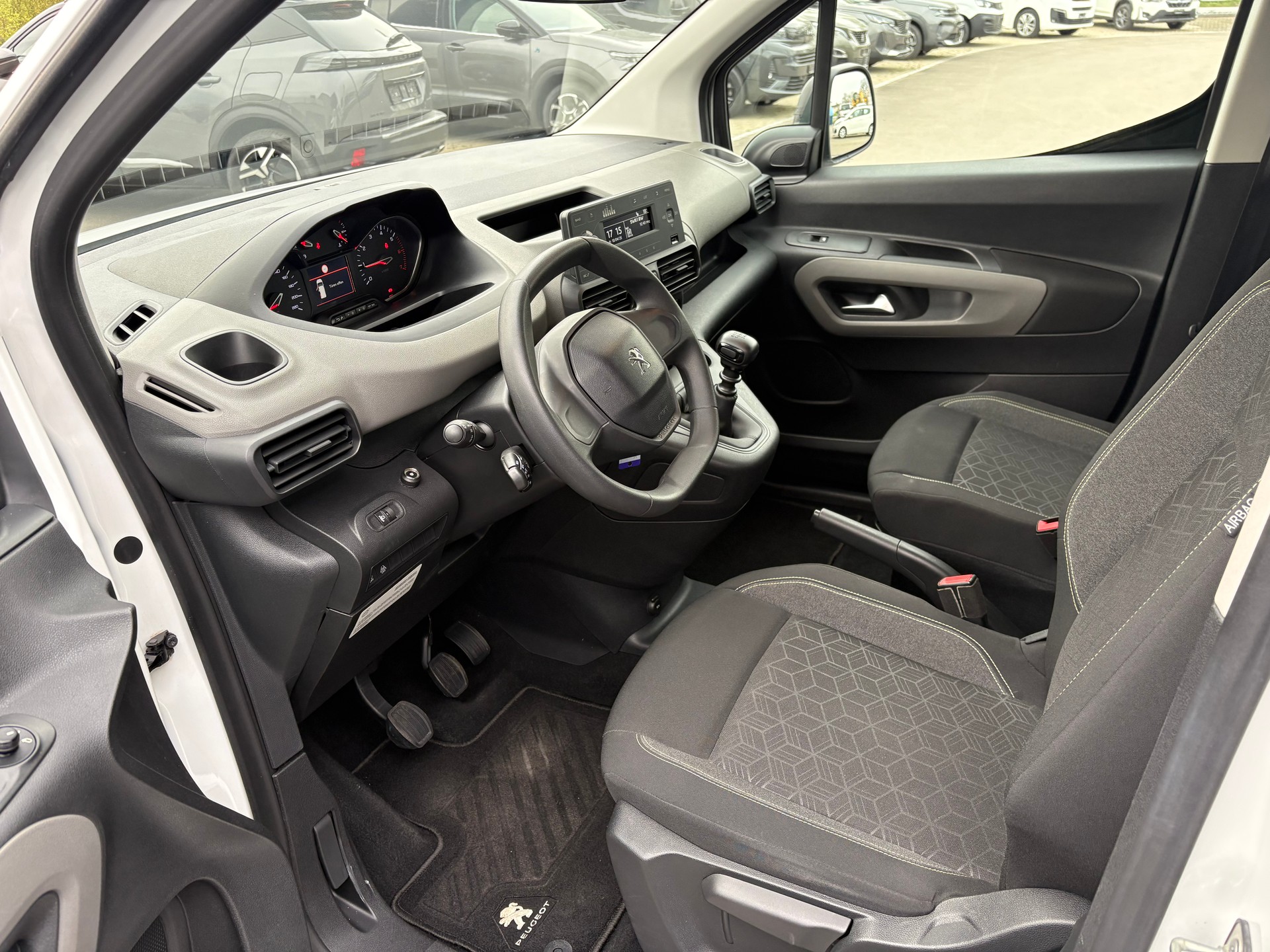 PEUGEOT Rifter 1.2 PureTech Active-image-8