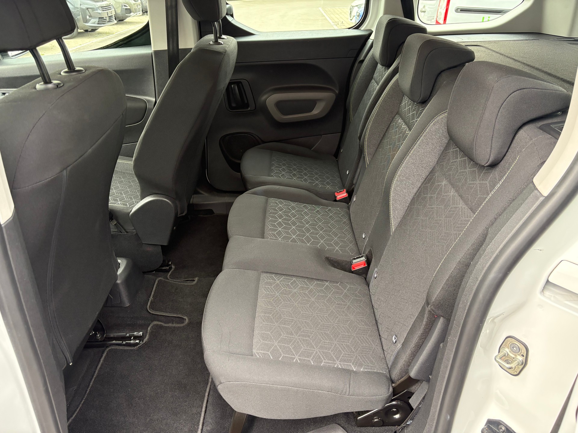 PEUGEOT Rifter 1.2 PureTech Active-image-6