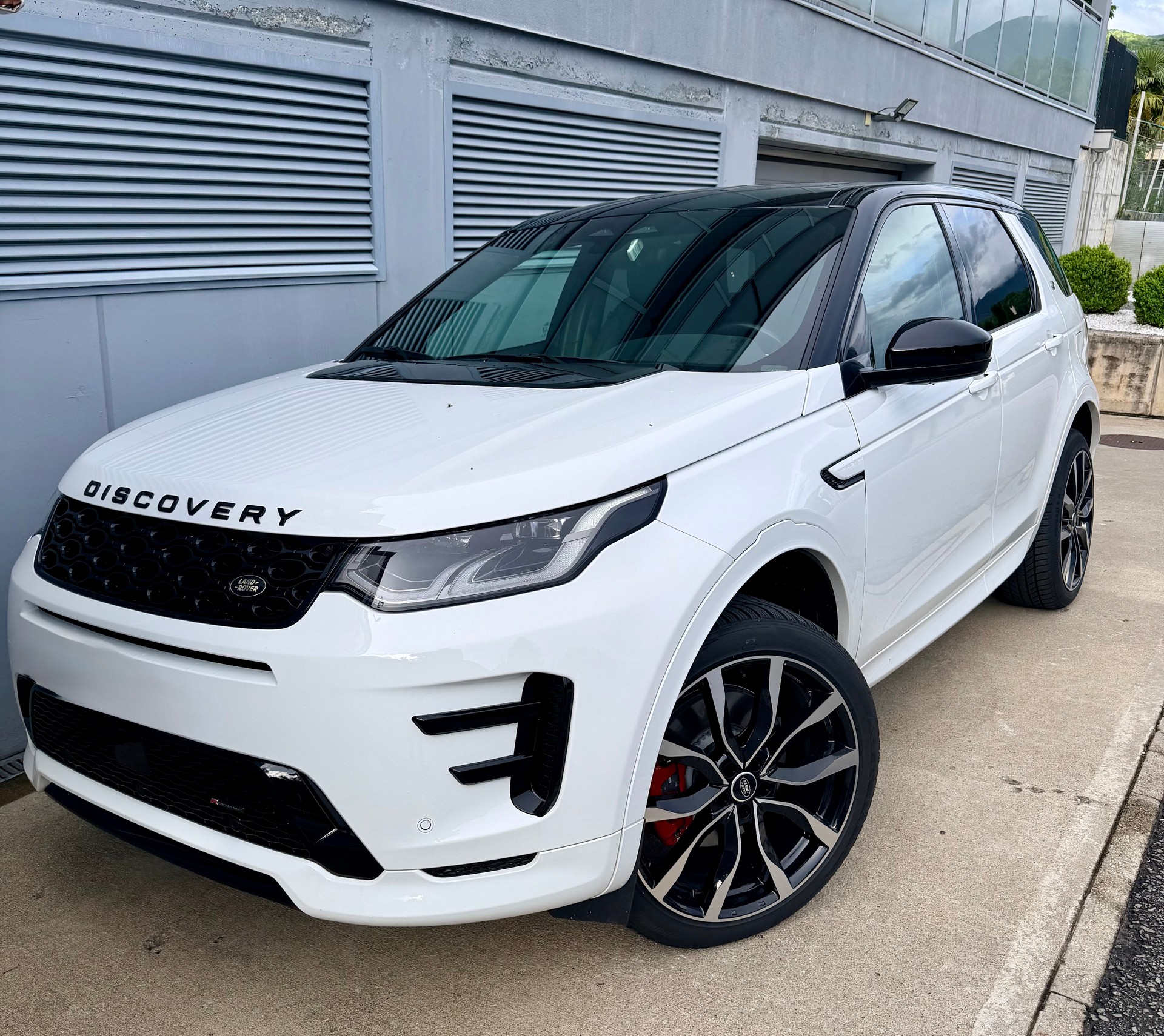 LAND ROVER Discovery Sport R Dyn P300e 1.5 PHEV SE AT8-image-0