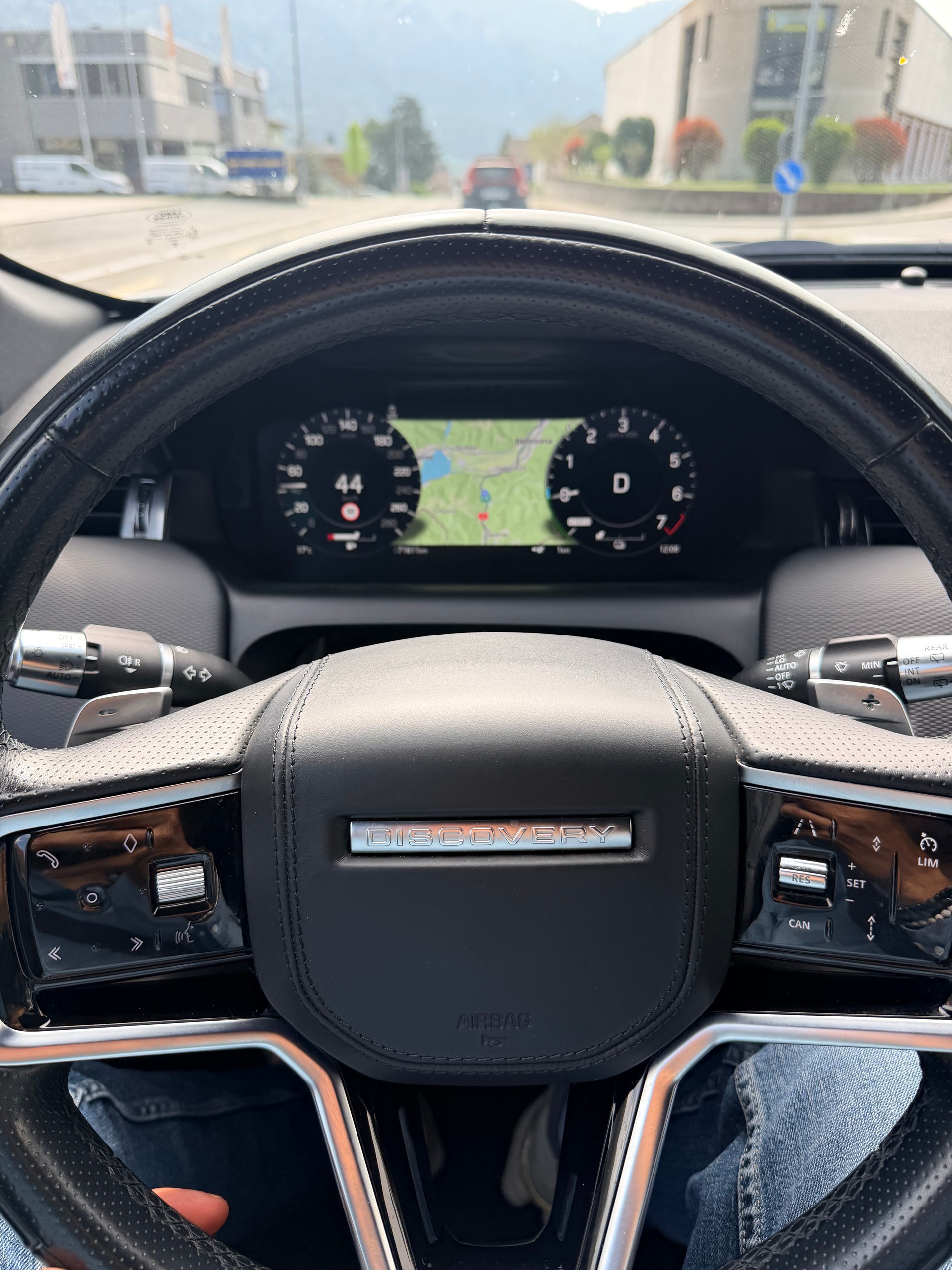 LAND ROVER Discovery Sport R Dyn P300e 1.5 PHEV SE AT8-image-4