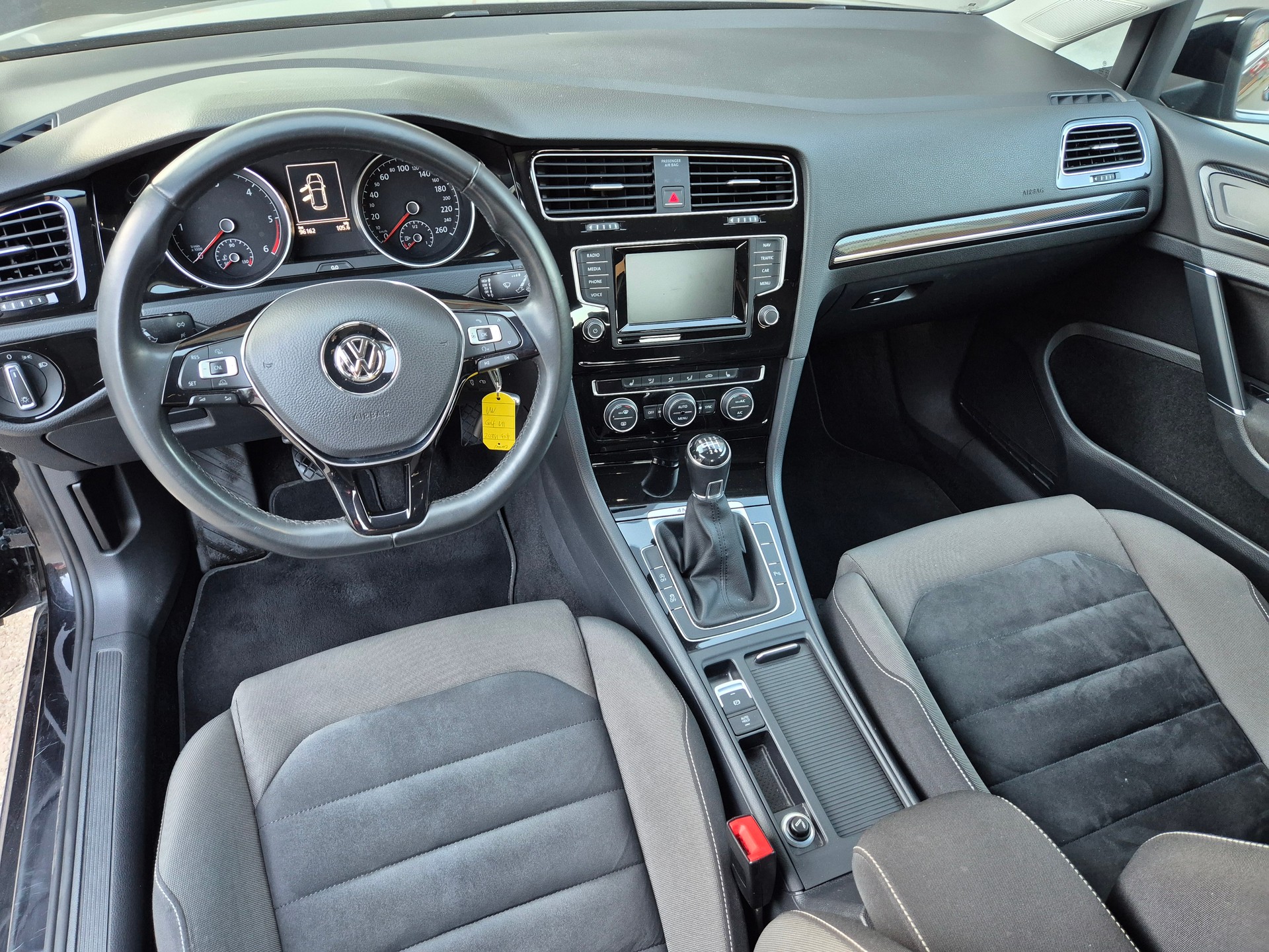 VW Golf 2.0 TDI Highline 4Motion-image-6