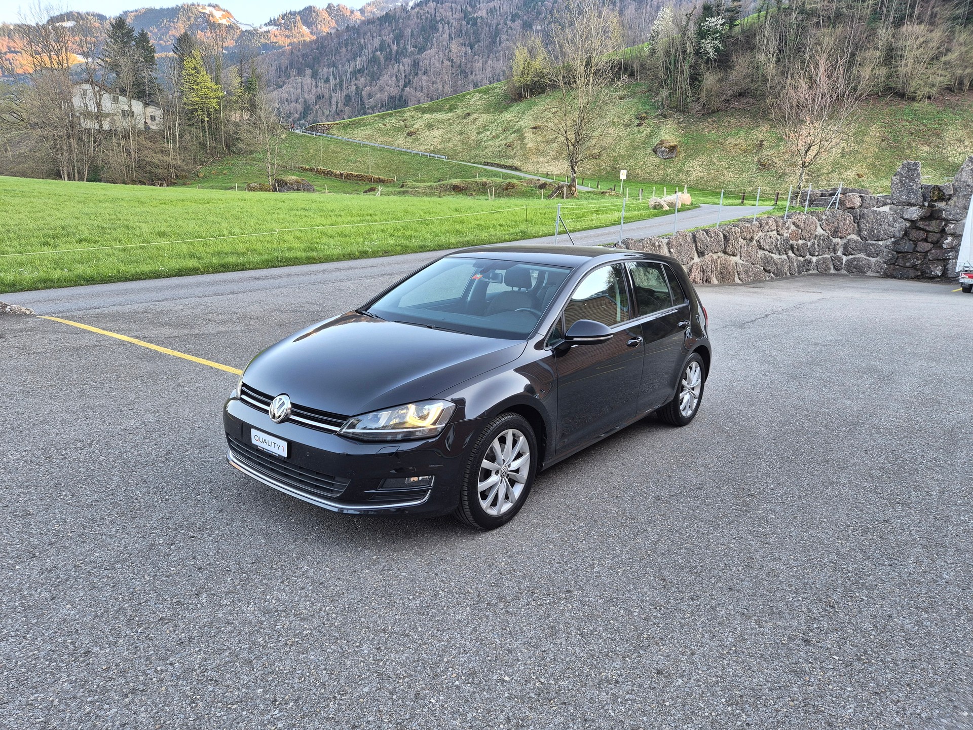 VW Golf 2.0 TDI Highline 4Motion-image-0
