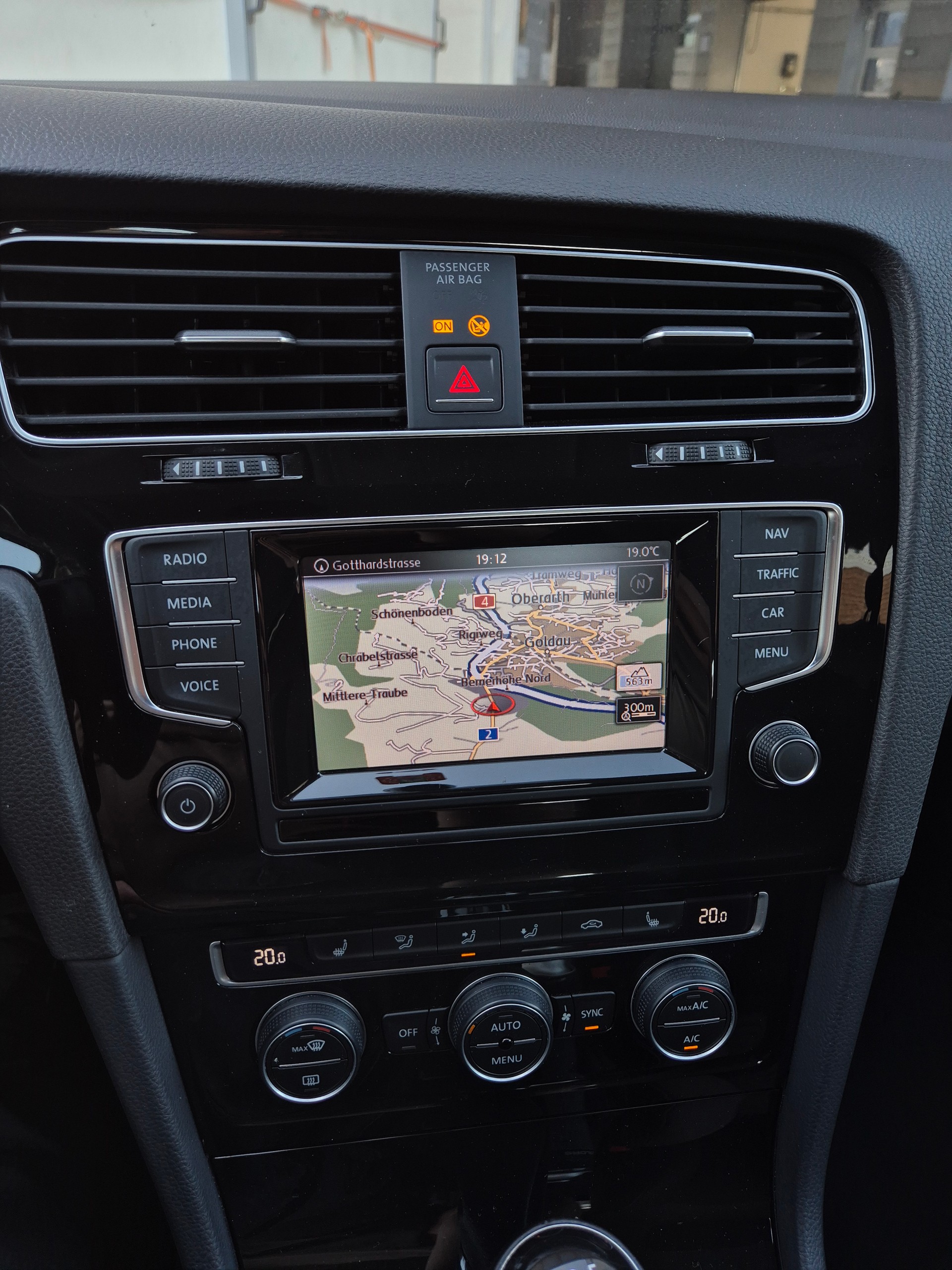 VW Golf 2.0 TDI Highline 4Motion-image-8