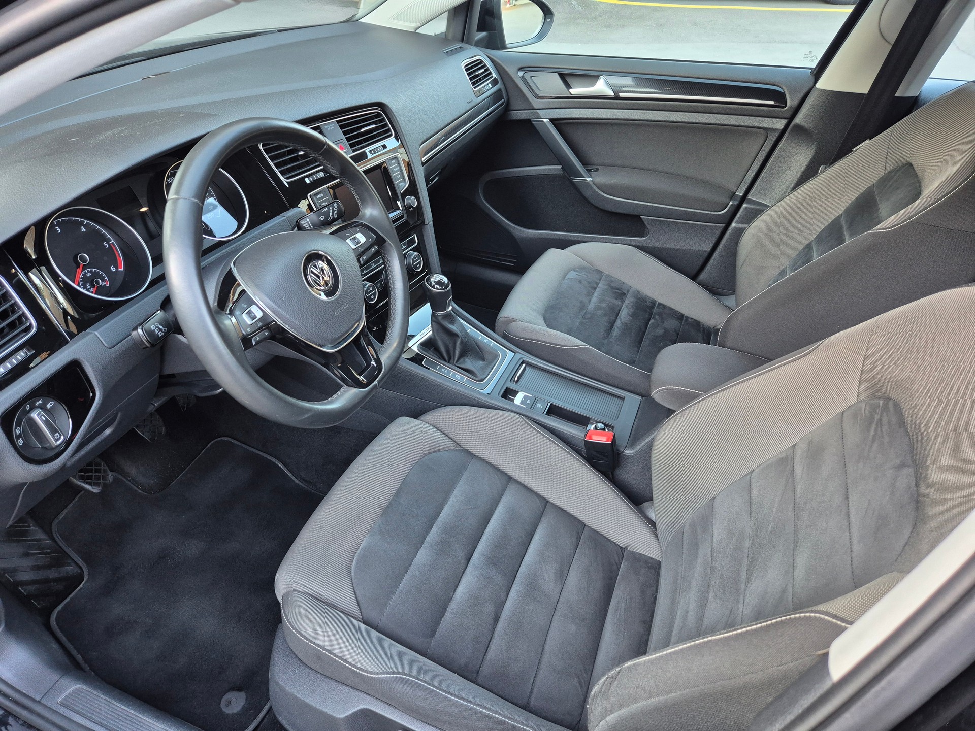VW Golf 2.0 TDI Highline 4Motion-image-5