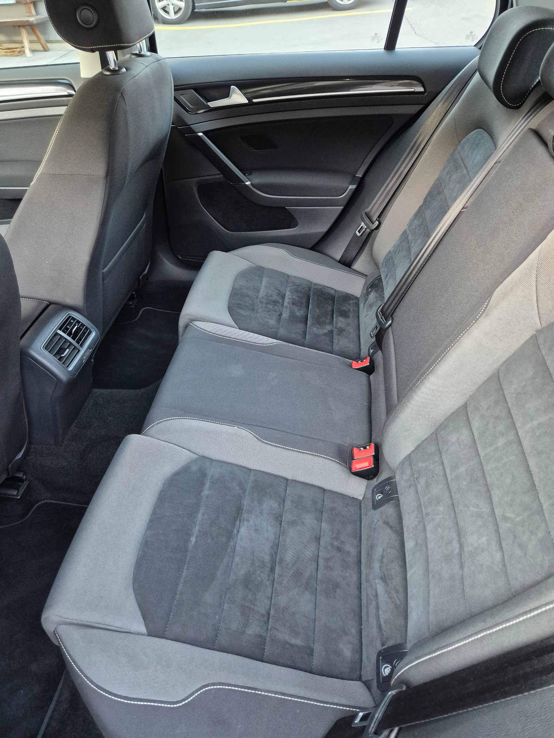 VW Golf 2.0 TDI Highline 4Motion-image-7