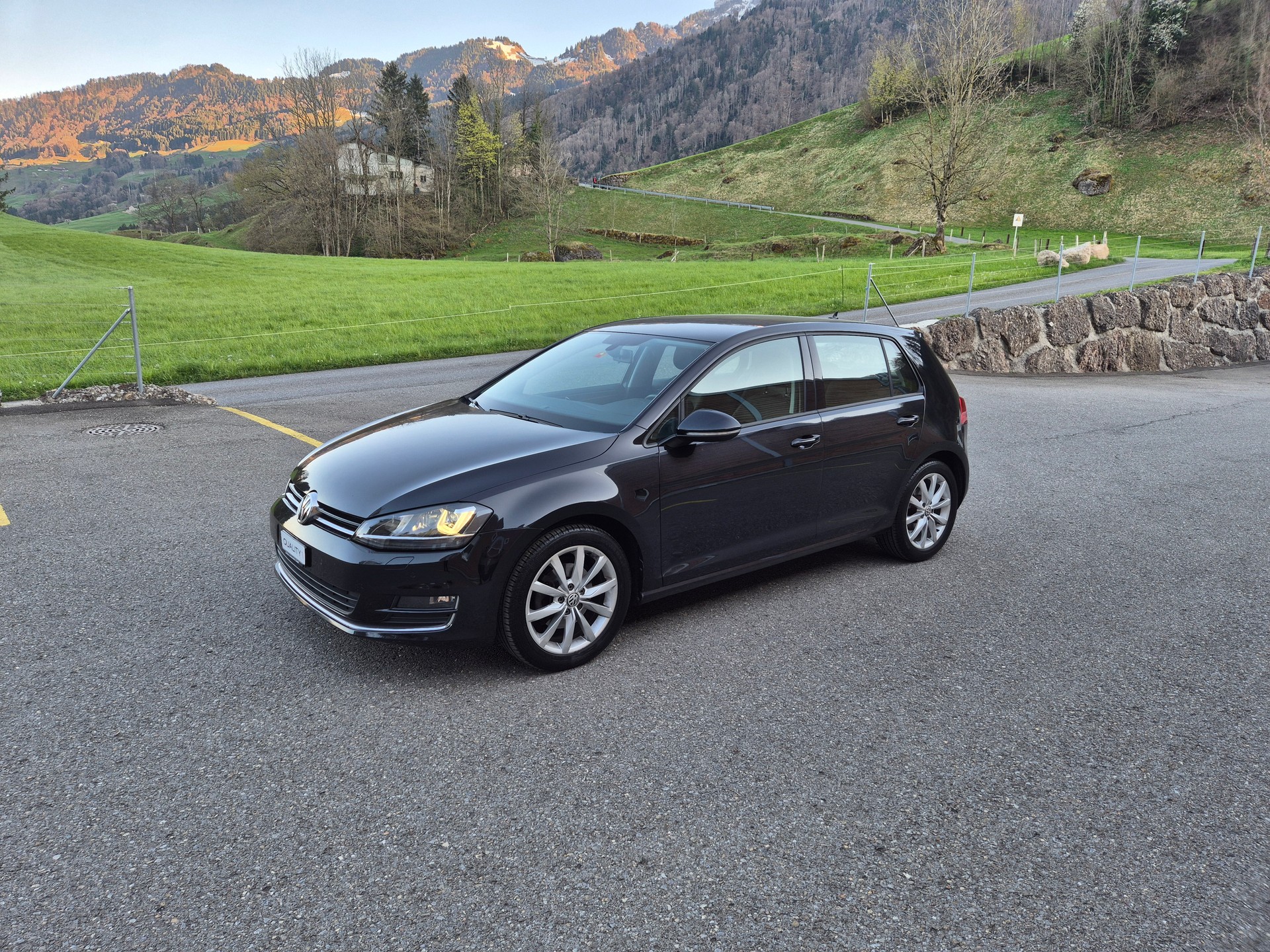 VW Golf 2.0 TDI Highline 4Motion-image-1