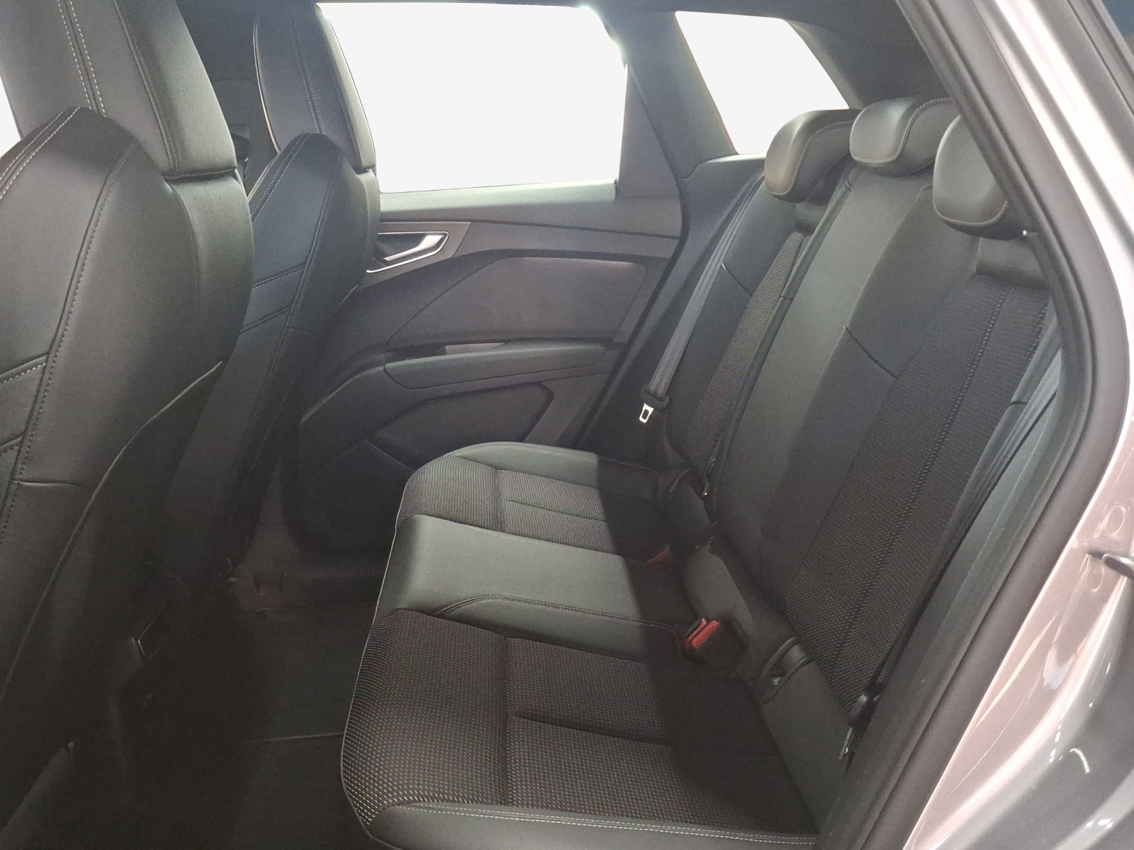 AUDI Q4 e-tron 40-image-12