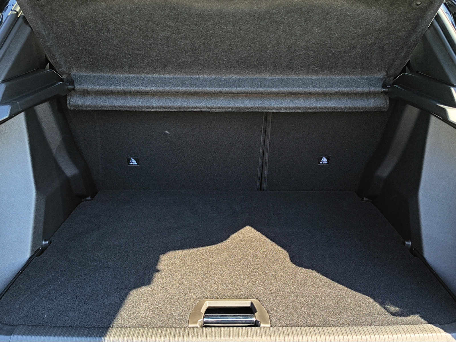 PEUGEOT 2008 1.2 Hybrid 145 GT-image-6