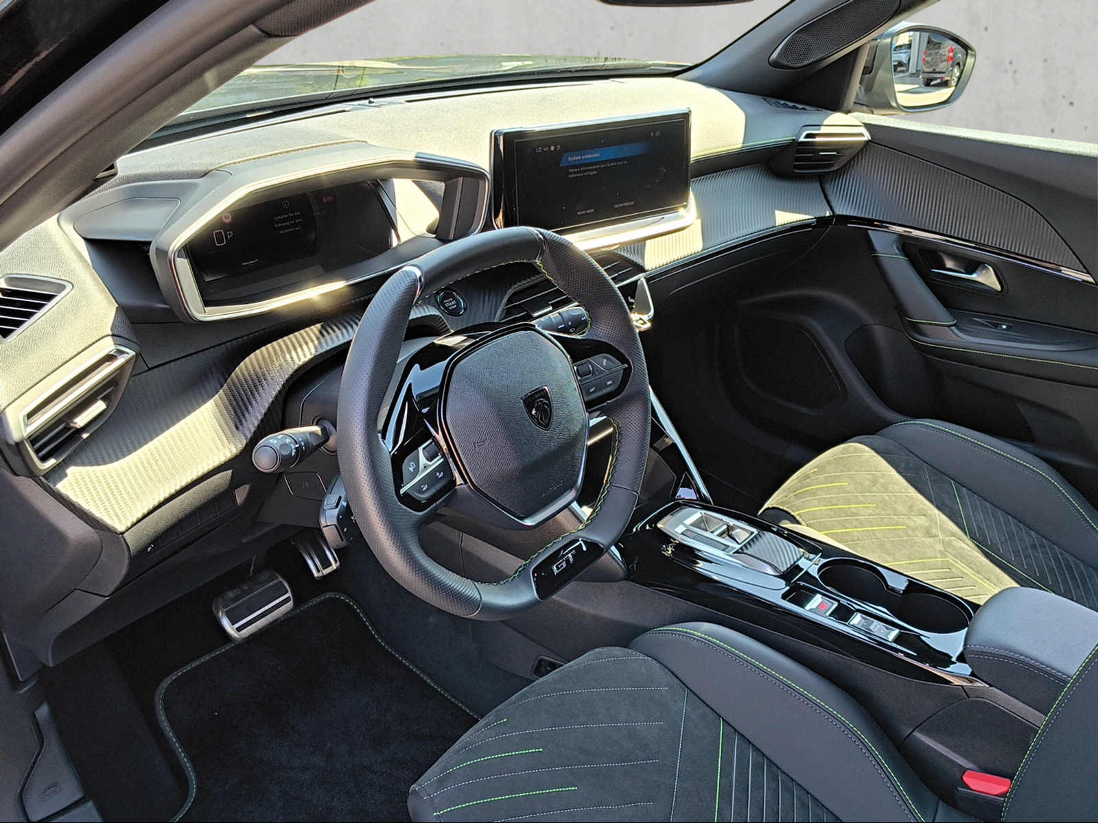 PEUGEOT 2008 1.2 Hybrid 145 GT-image-11