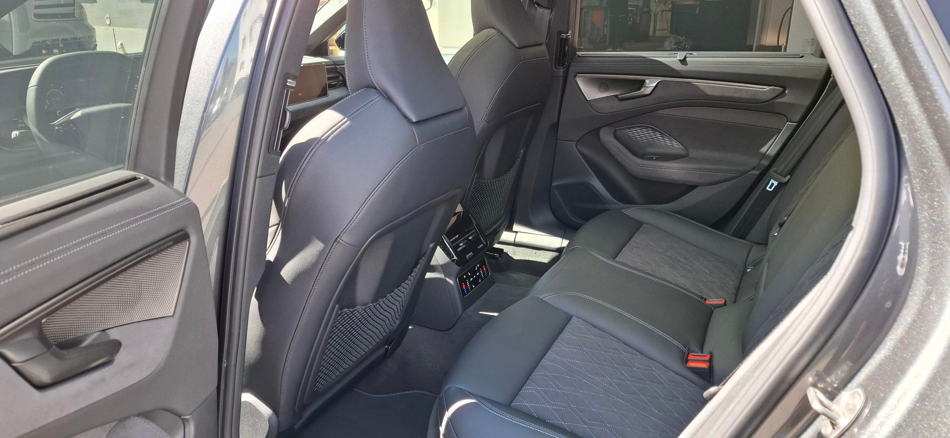 AUDI A6 Avant TDI quattro 220 kW S tronic-image-9