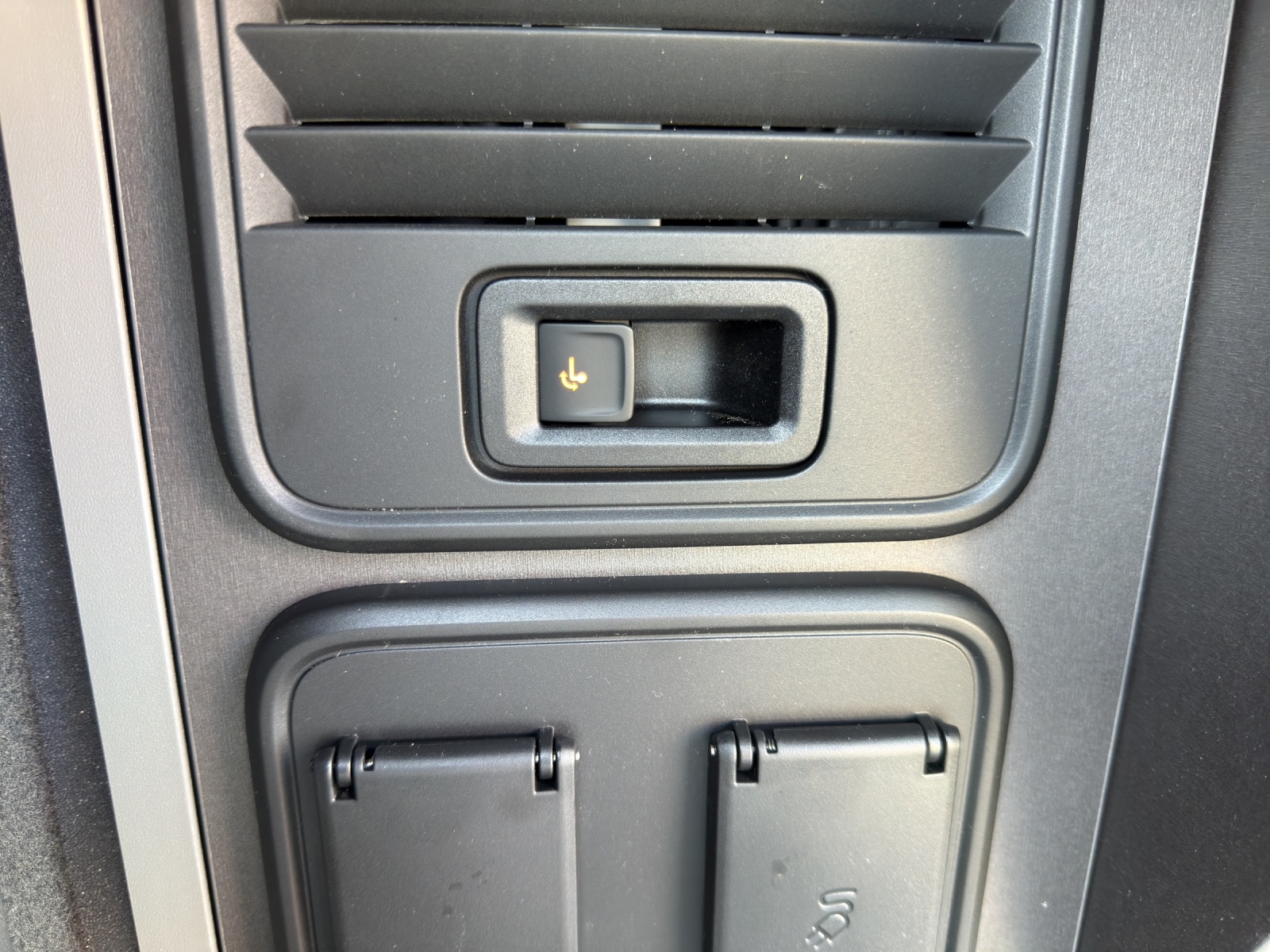 VW California 2.0 TDI Beach Tour Liberty-image-13