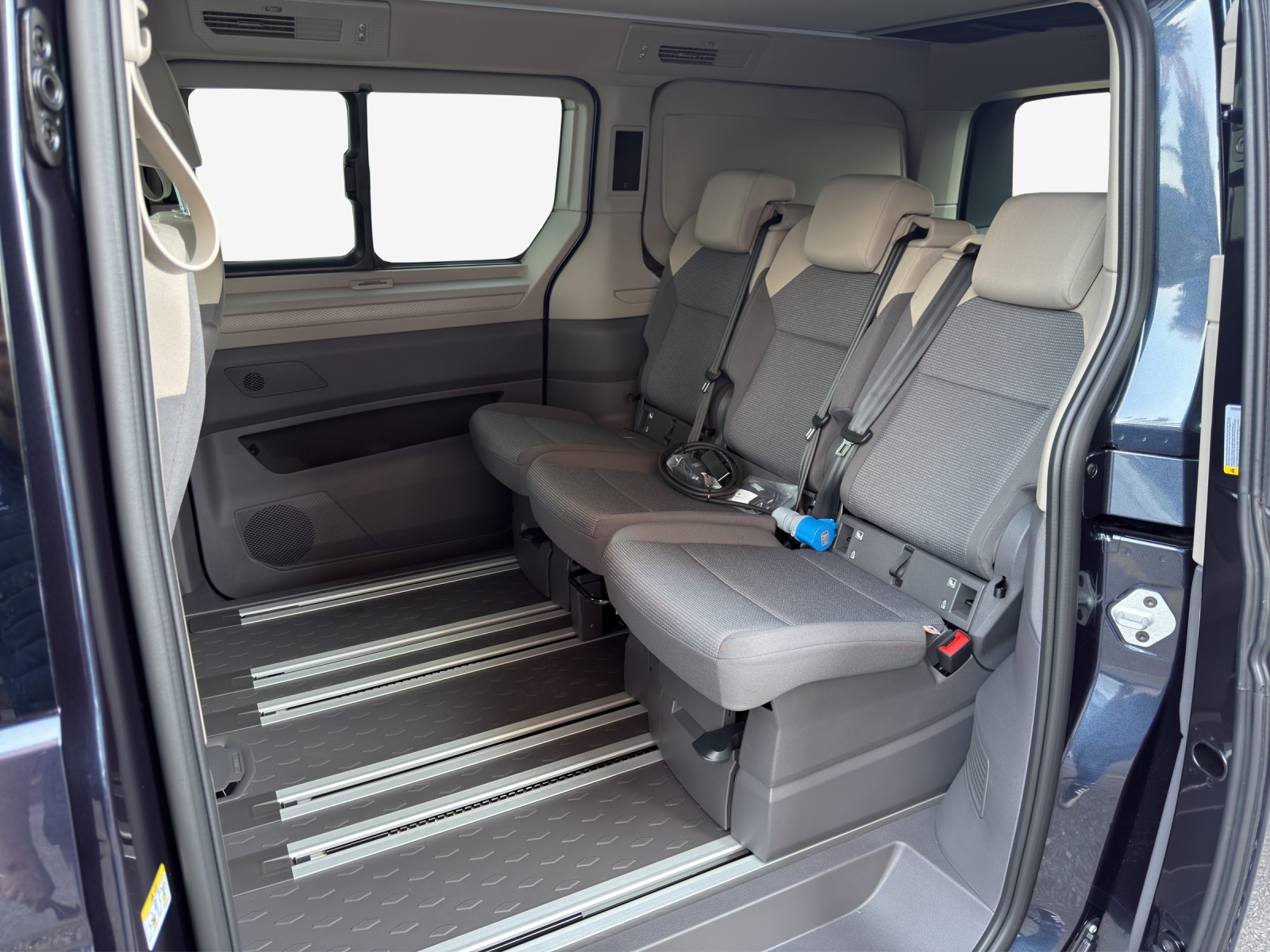 VW California 2.0 TDI Beach Tour Liberty-image-11
