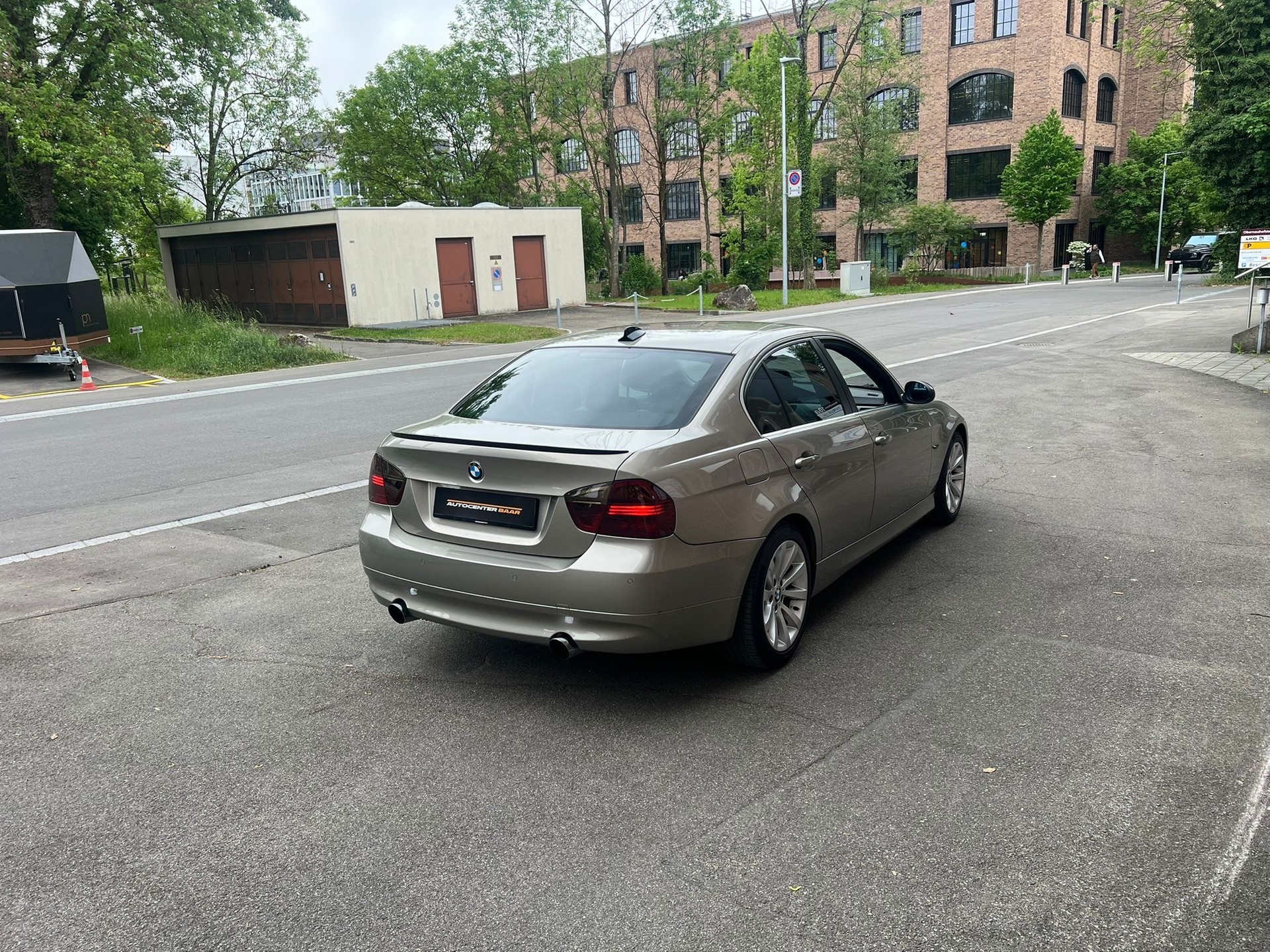 BMW 335xi-image-4