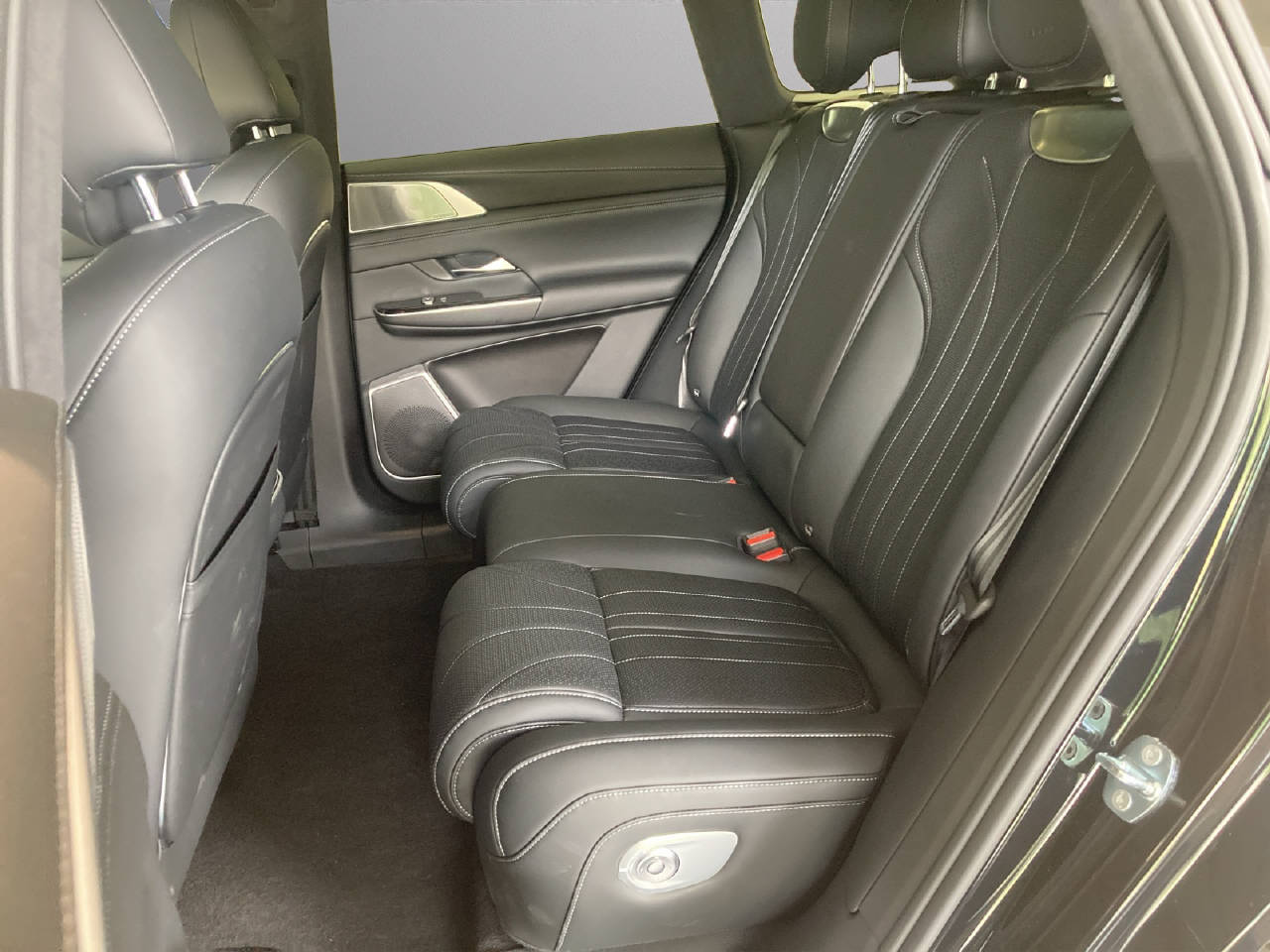 XPENG G9 Performance AWD-image-4