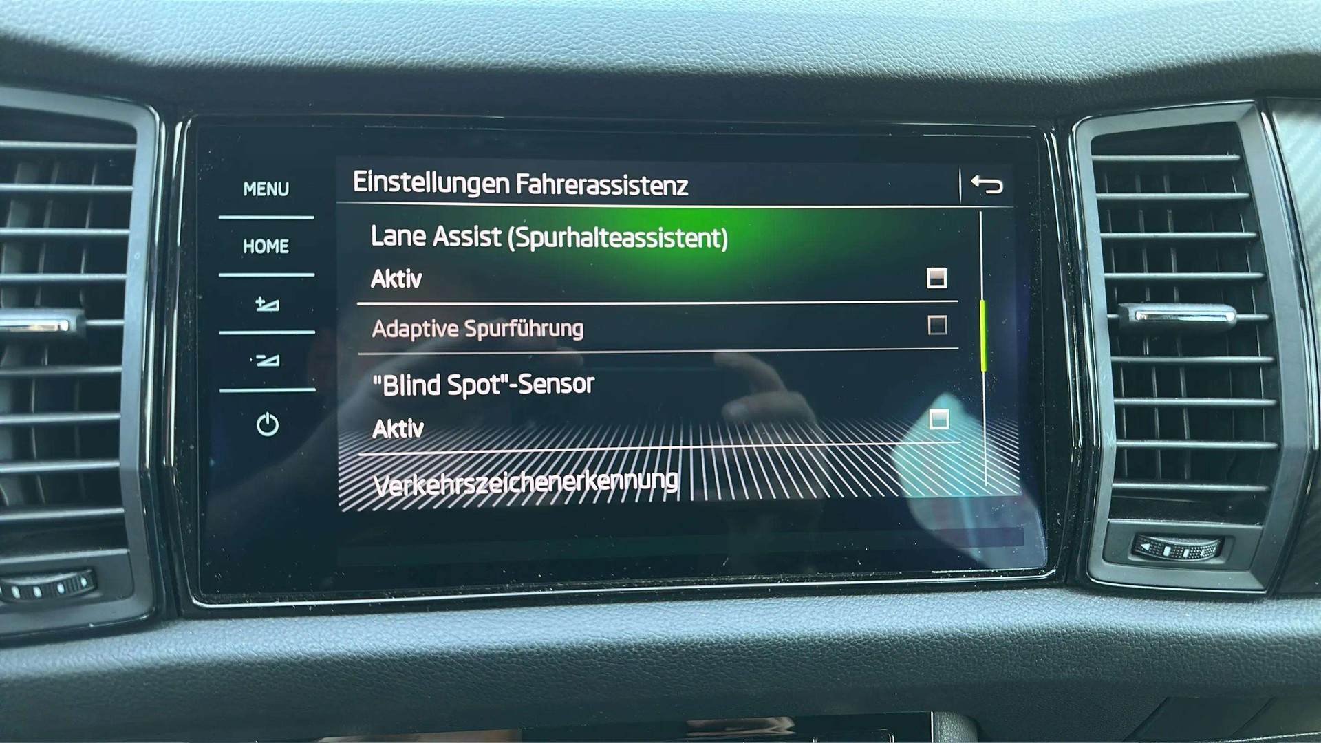 SKODA Kodiaq 2.0 Bi-TDI SCR RS 4x4 DSG mit AHK & Panoramadach-image-17