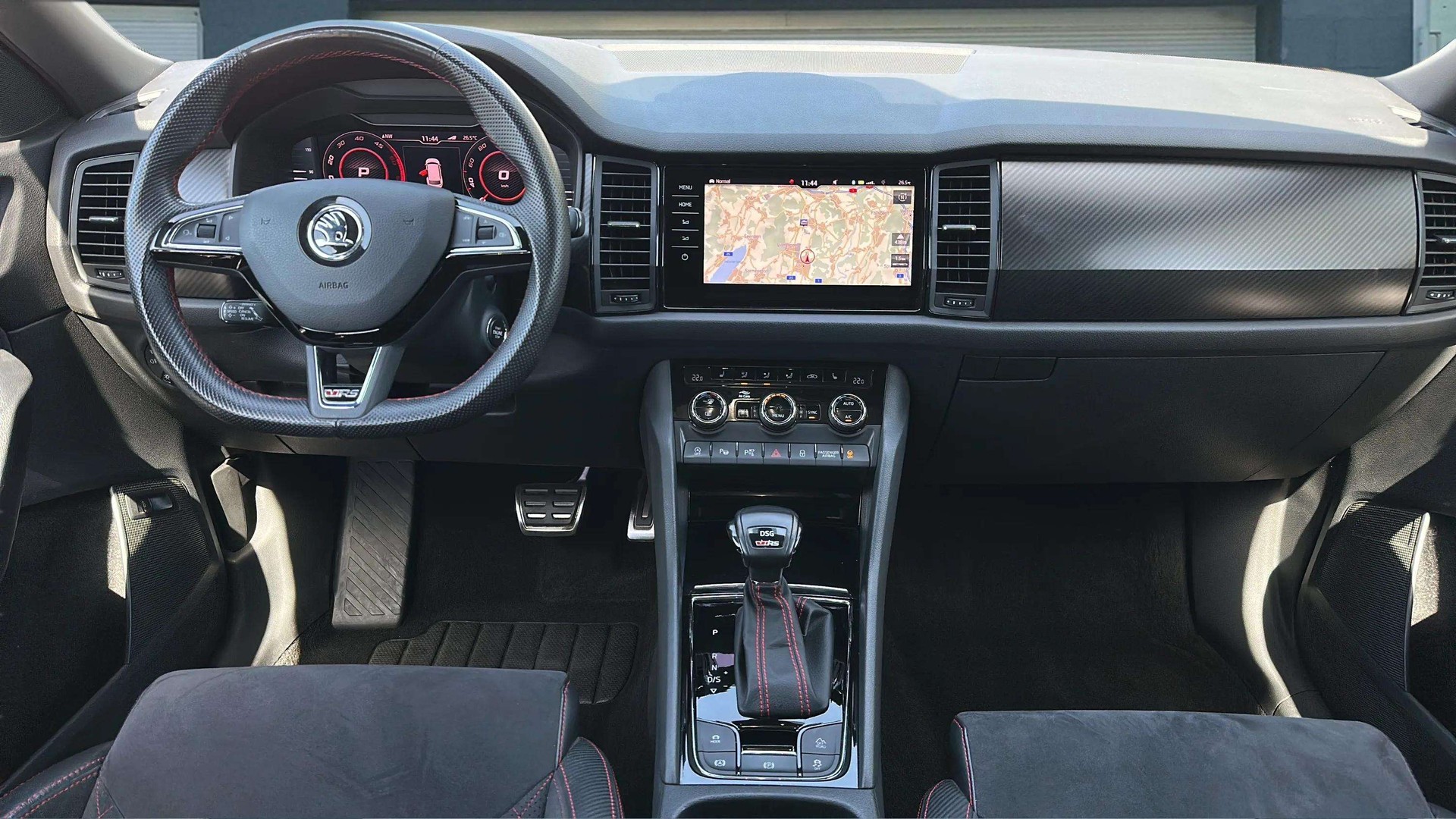 SKODA Kodiaq 2.0 Bi-TDI SCR RS 4x4 DSG mit AHK & Panoramadach-image-9