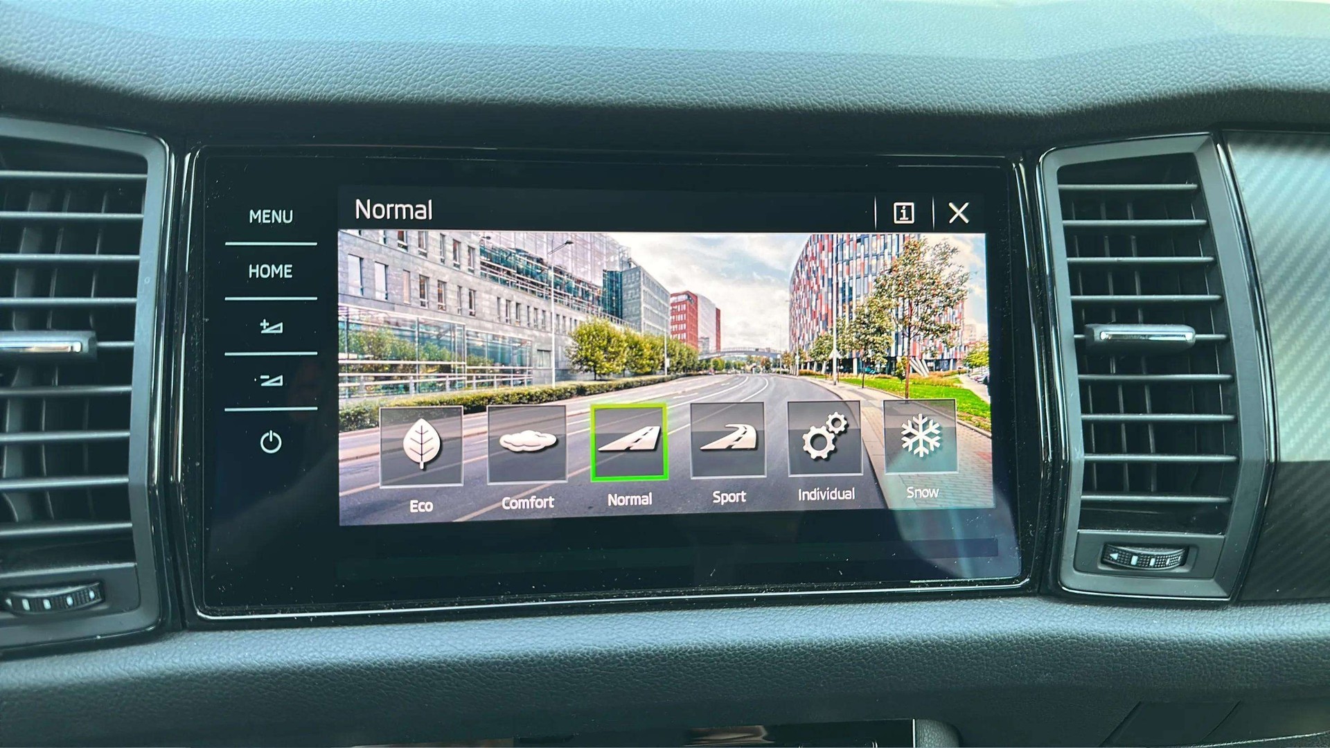 SKODA Kodiaq 2.0 Bi-TDI SCR RS 4x4 DSG mit AHK & Panoramadach-image-19