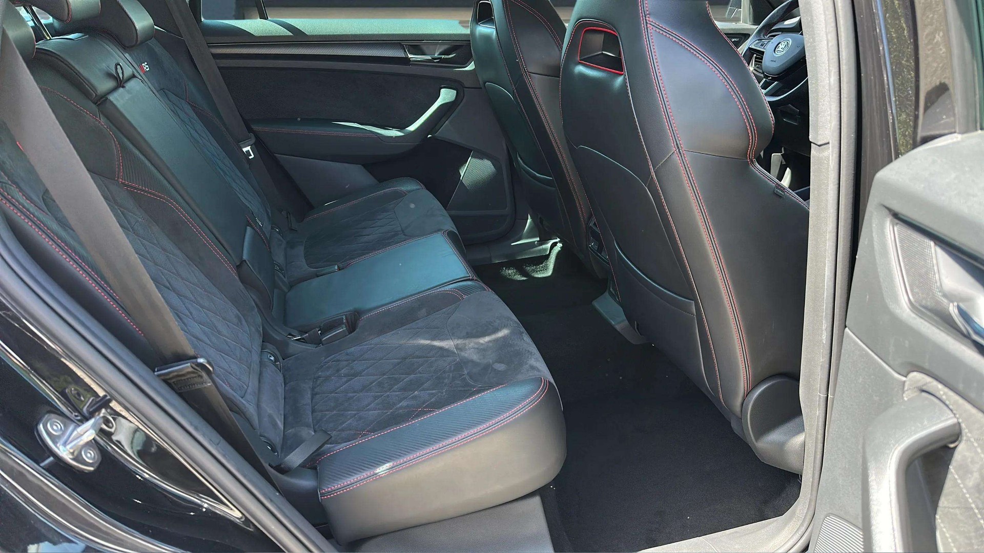 SKODA Kodiaq 2.0 Bi-TDI SCR RS 4x4 DSG mit AHK & Panoramadach-image-13