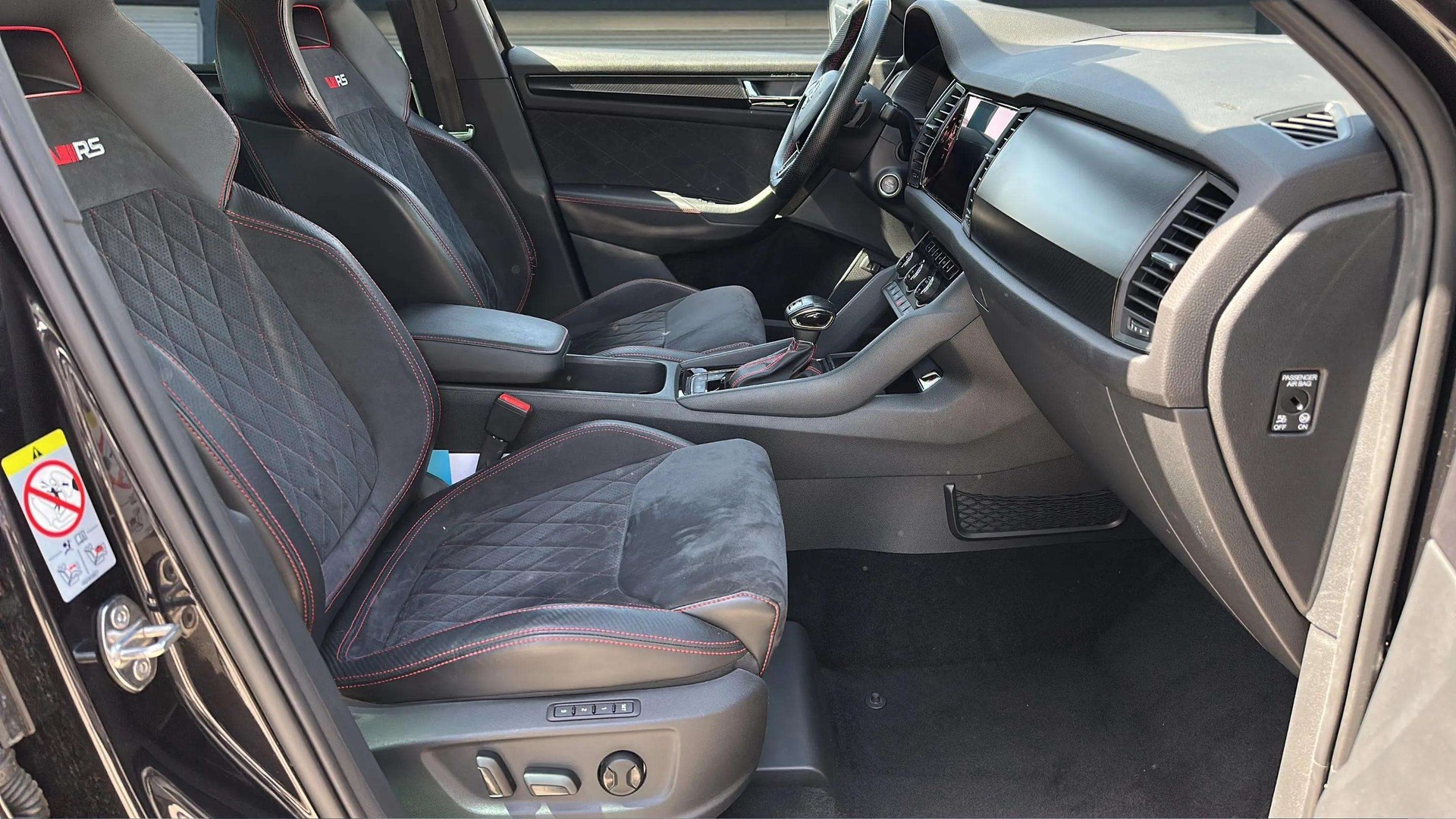 SKODA Kodiaq 2.0 Bi-TDI SCR RS 4x4 DSG mit AHK & Panoramadach-image-11