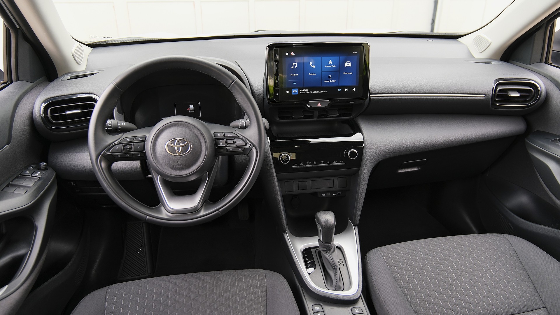 TOYOTA Yaris Cross 1.5 Trend e-CVT-image-16
