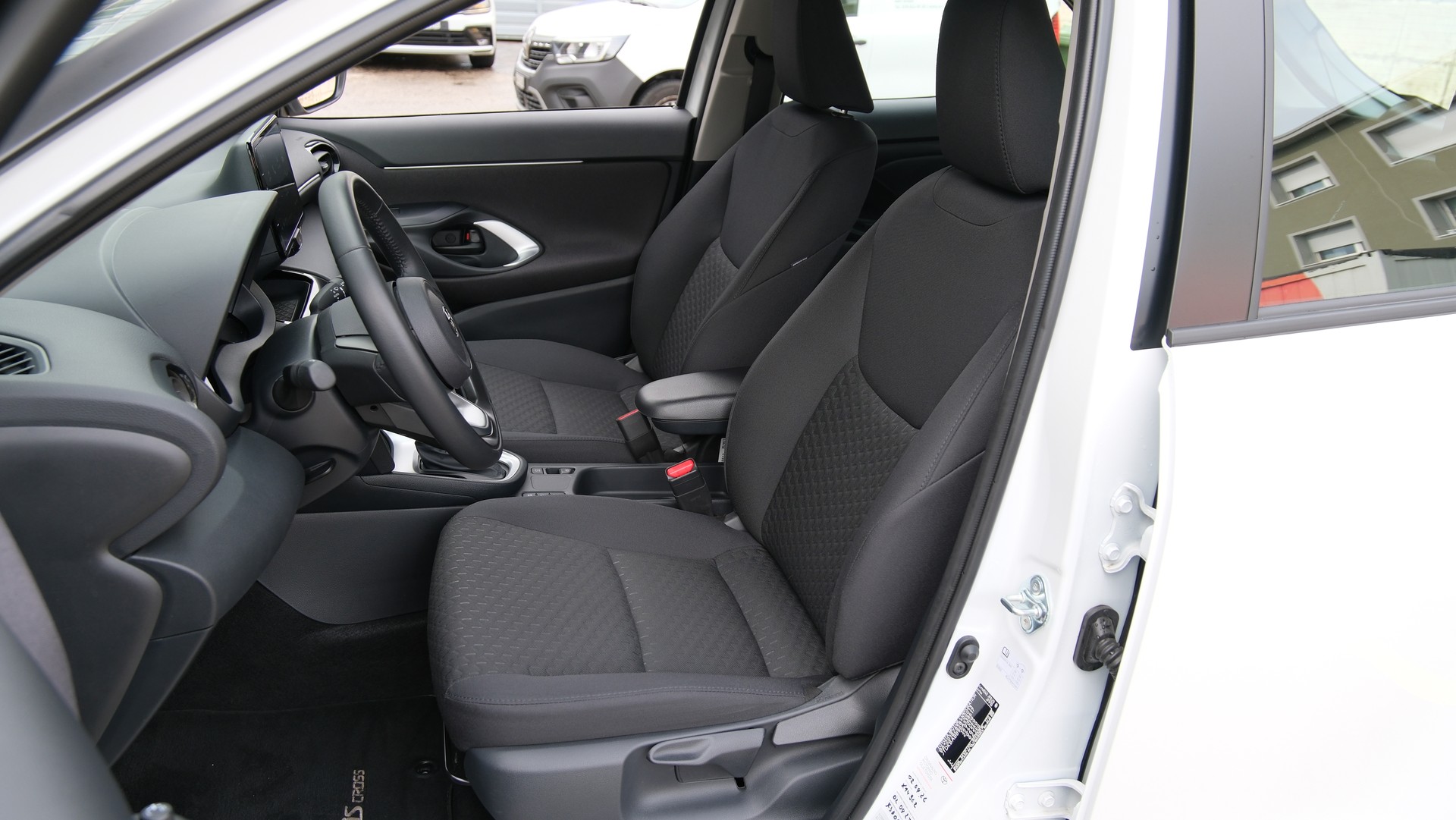 TOYOTA Yaris Cross 1.5 Trend e-CVT-showroom-element-3